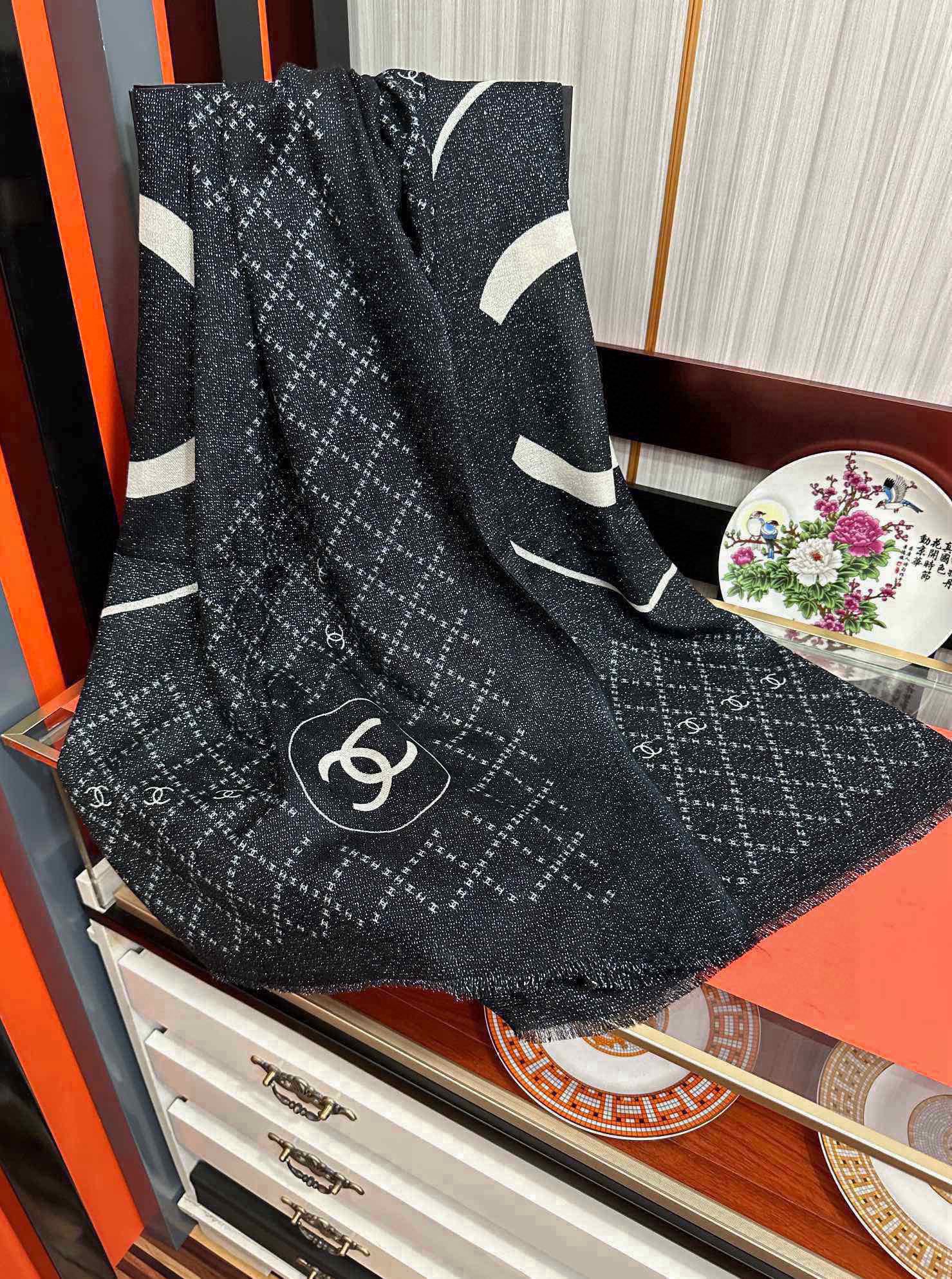 上新。小香 银丝2025 最新款吃瓜闪闪发光咖啡顶级设计太美了，真心赞👍【羊绒绒长巾】😘💍实物真心美 🎀