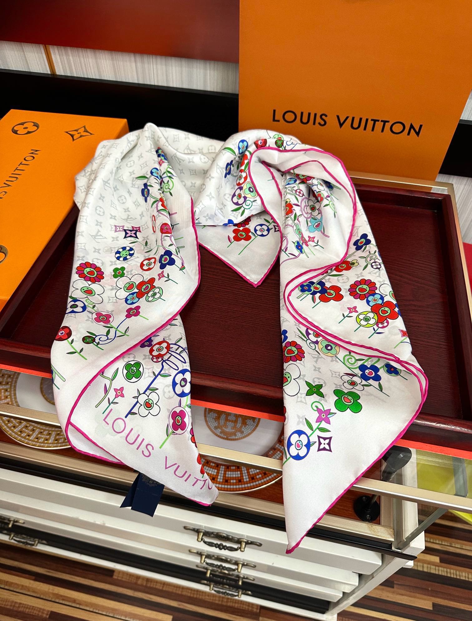 。10最新款 LV 高品质永远都是那么经典庆祝今年最流行的款式太阳顶级设计 Monogram SuPer