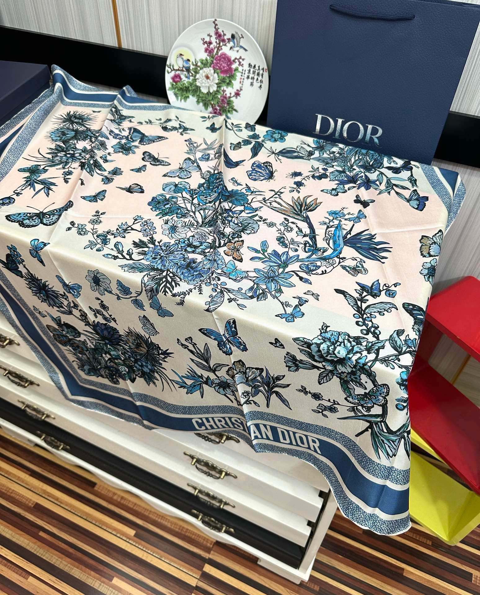 。 迪澳2025春夏季新款，太美了玫瑰买到都说好👍下手一定要快高端 大爱❤️女人尤物 货极少 四季都可以