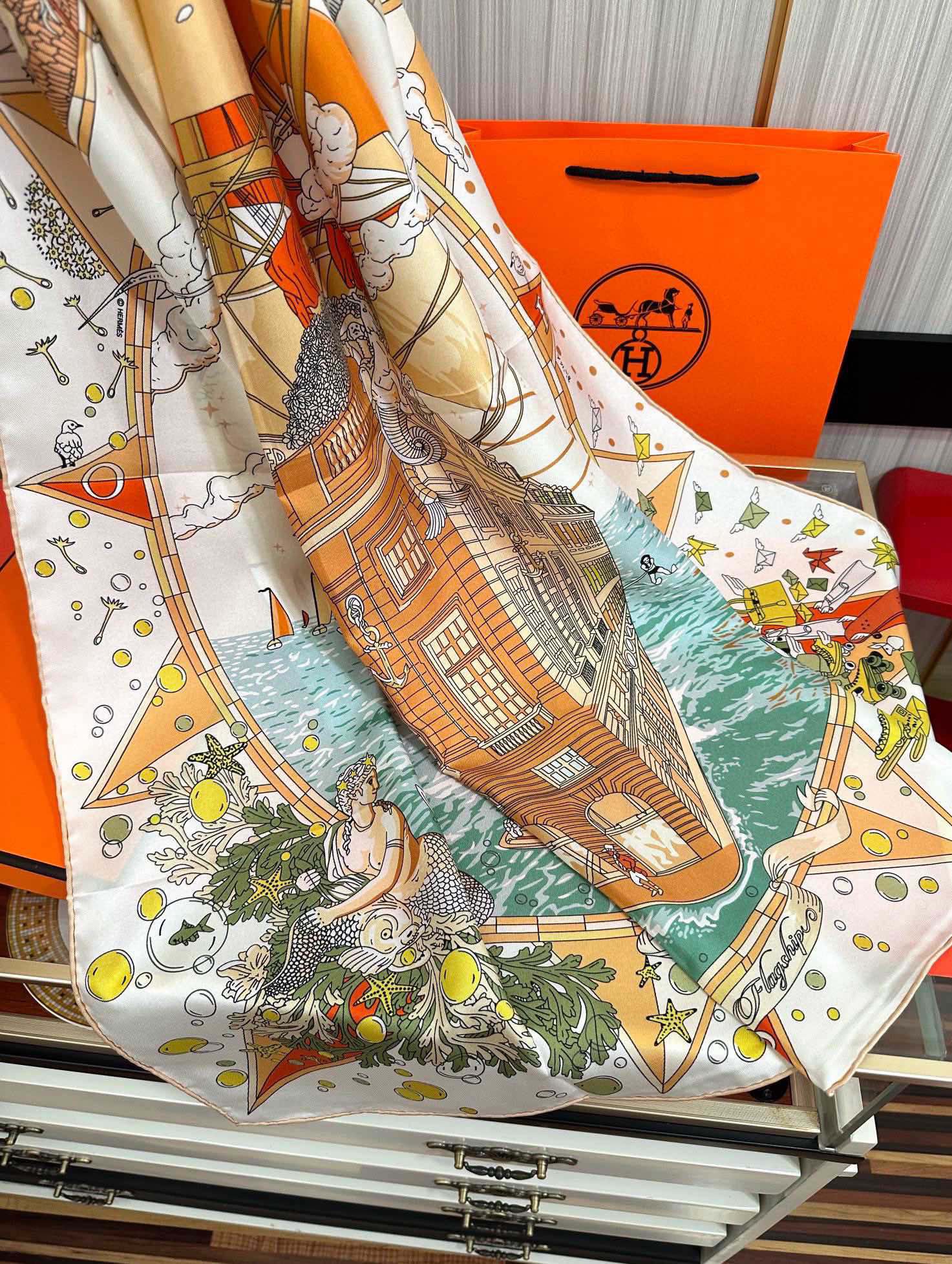 上新2025 。HERMES 重磅庆祝【爱马仕旗舰】方巾嘴唇精简时髦，品质感很显好得意好搭到上瘾的丝巾色