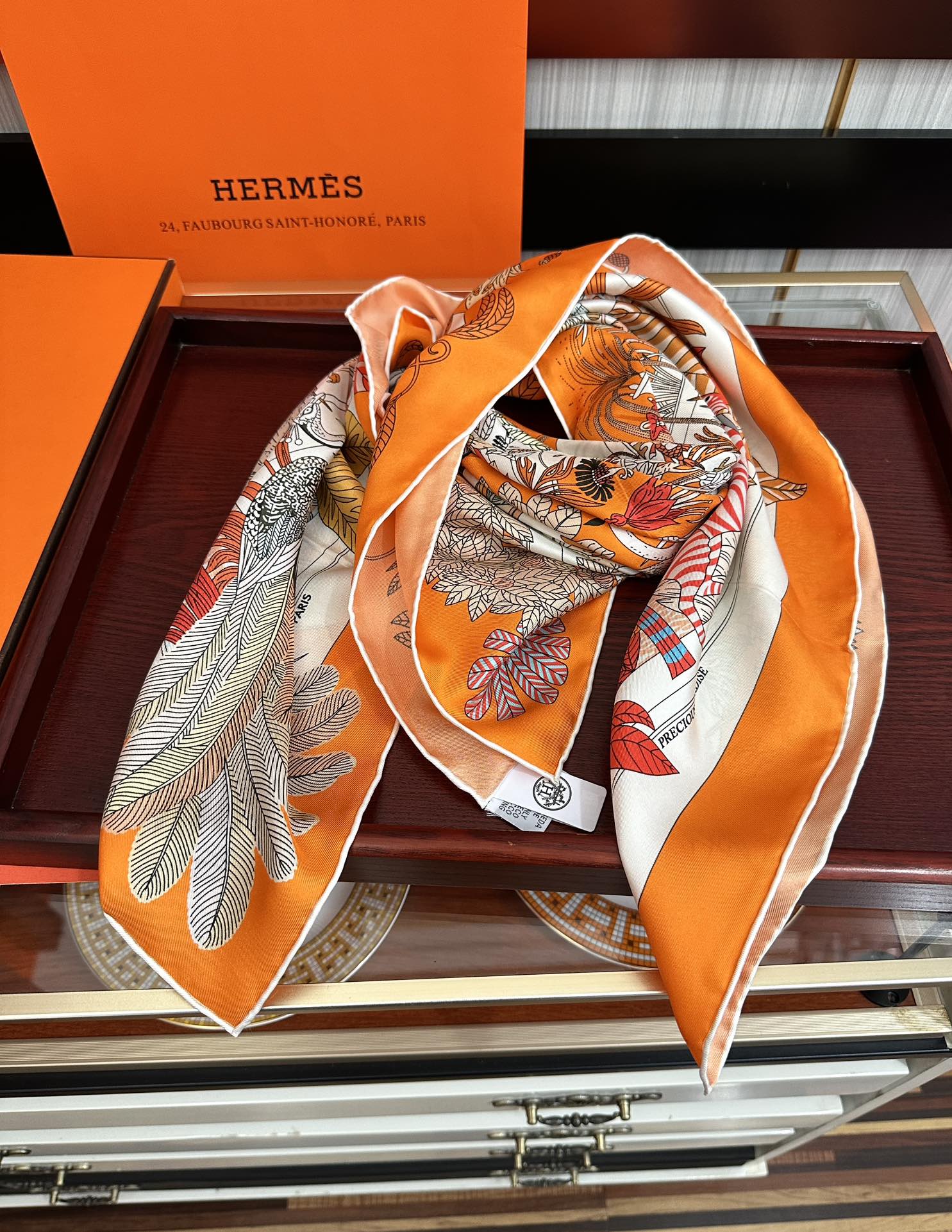 高版本。HERMES 【珍奇乐园】太阳精致卷边嘴唇品质感很显好得意好搭到上瘾的丝巾色带着不显山不露水的简