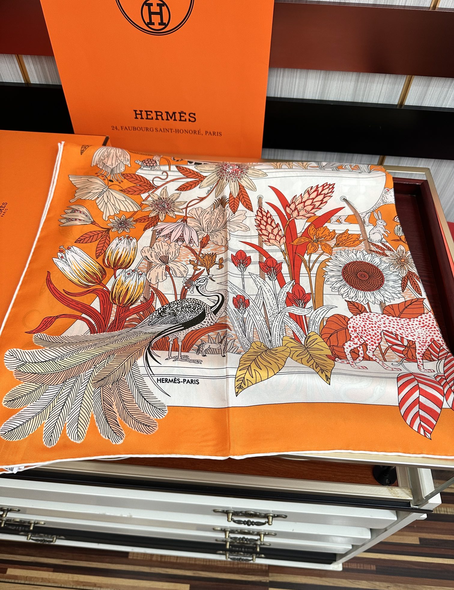 高版本。HERMES 【珍奇乐园】太阳精致卷边嘴唇品质感很显好得意好搭到上瘾的丝巾色带着不显山不露水的简