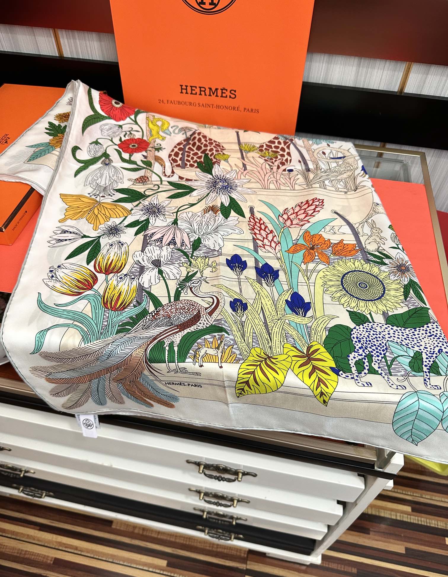 高版本。HERMES 【珍奇乐园】太阳精致卷边嘴唇品质感很显好得意好搭到上瘾的丝巾色带着不显山不露水的简