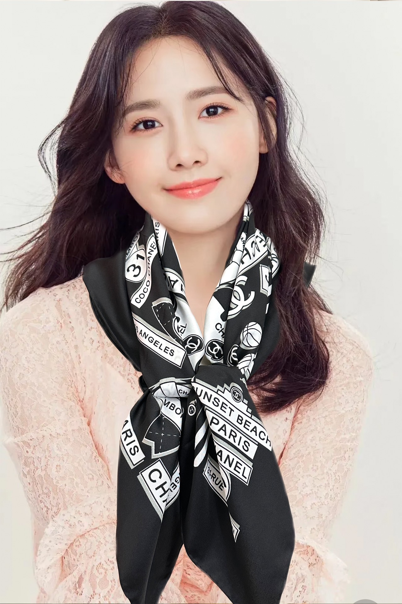 。香奈儿 顶级设计师 又一新款出货了庆祝靓女们必备款色太美了玫瑰上身效果非常美得意各种图案标志双C组合设