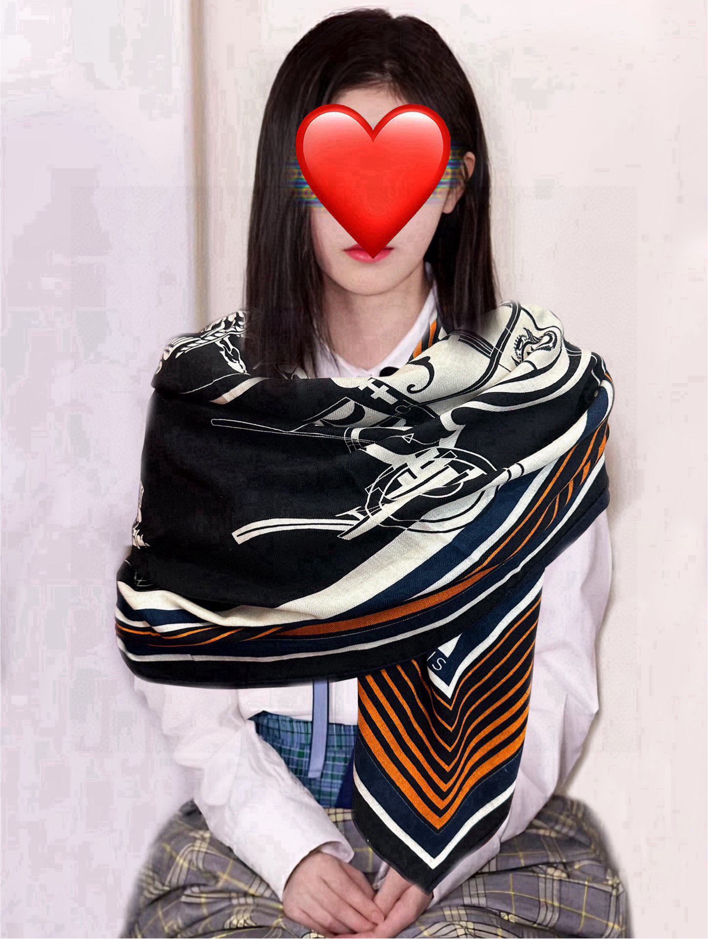 上新❤️爱马士 【双面同色】经典优雅礼物~气质到骨子里色新一季的面料超高级，真心超级柔软，丝丝顺滑太阳韧