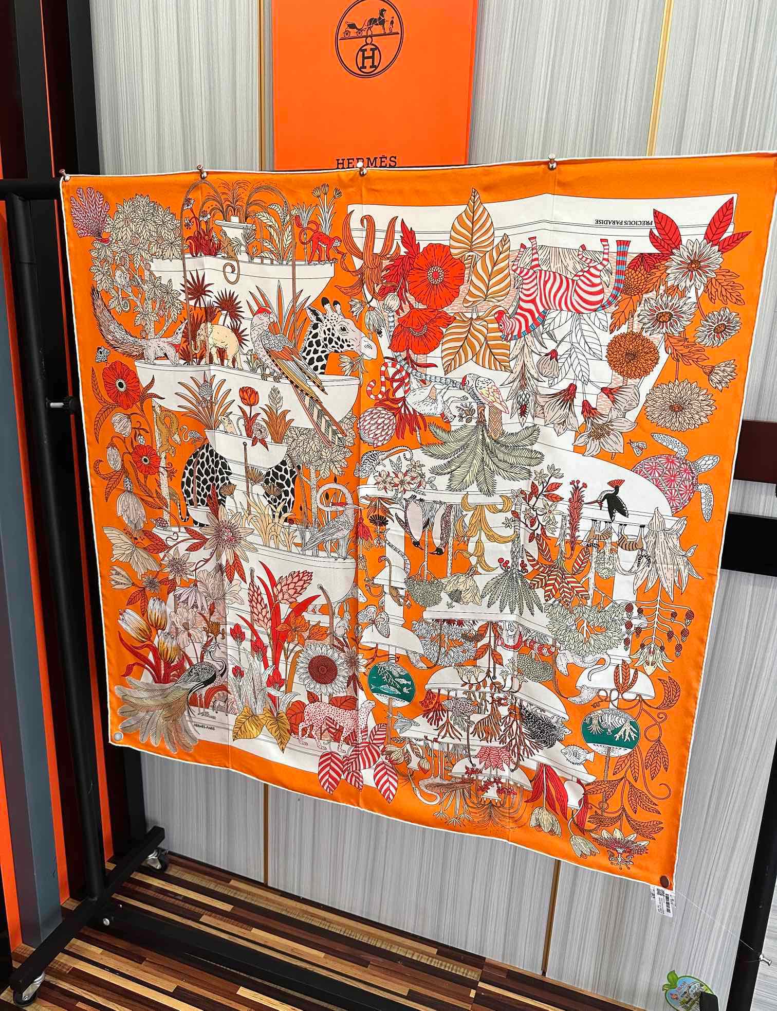 高版本HERMES 【珍奇乐园】太阳精致卷边嘴唇品质感很显好得意好搭到上瘾的丝巾色带着不显山不露水的简约
