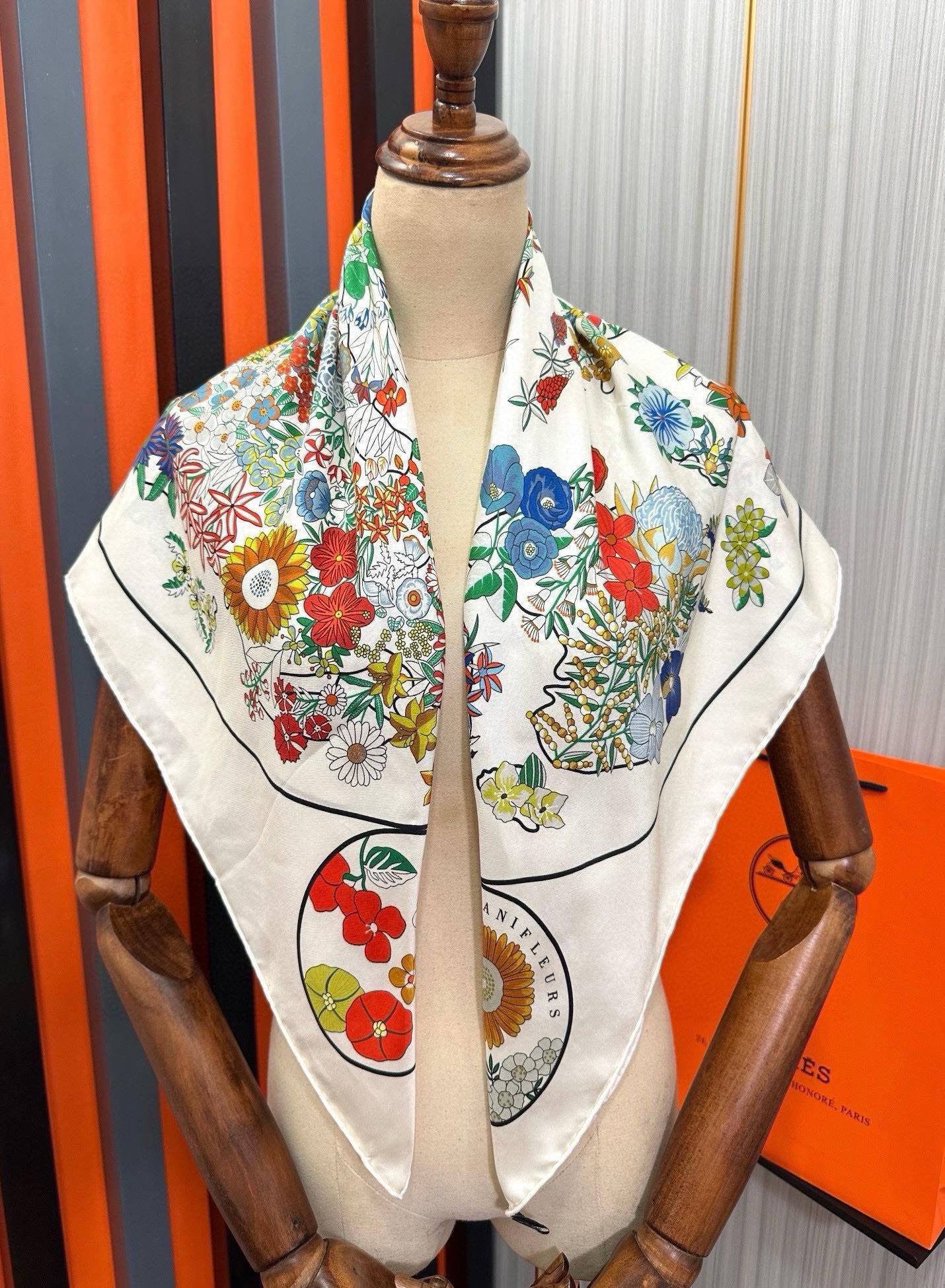 上新2025。HERMES 重磅庆祝【花绘地图】方巾嘴唇精简时髦，品质感很显好得意好搭到上瘾的丝巾色带着
