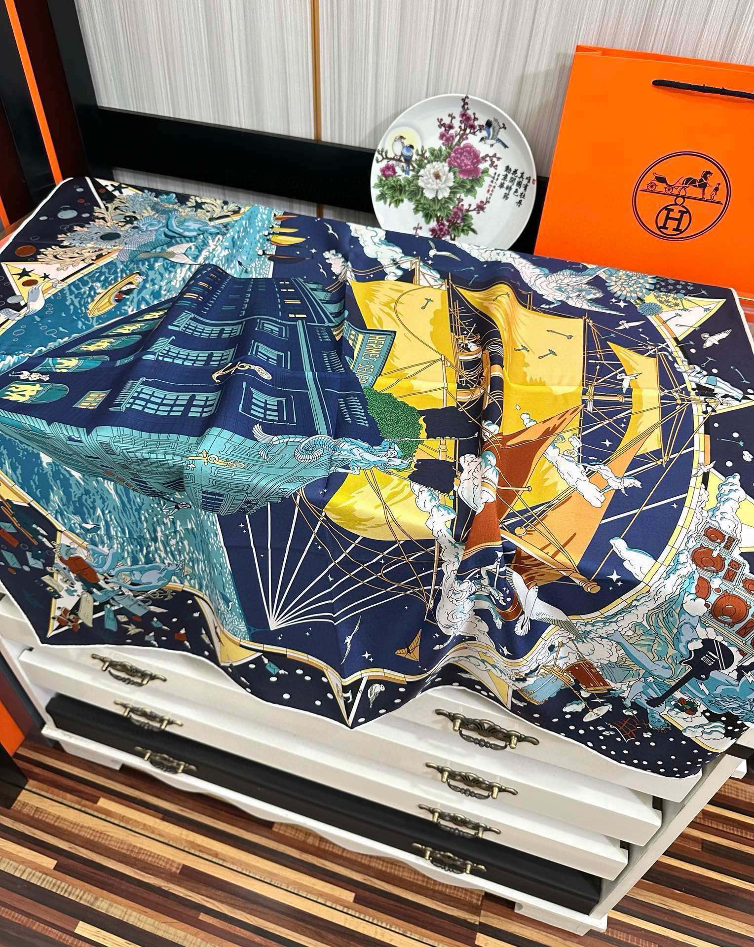 上新2025 。HERMES 重磅庆祝【爱马仕旗舰】方巾嘴唇精简时髦，品质感很显好得意好搭到上瘾的丝巾色