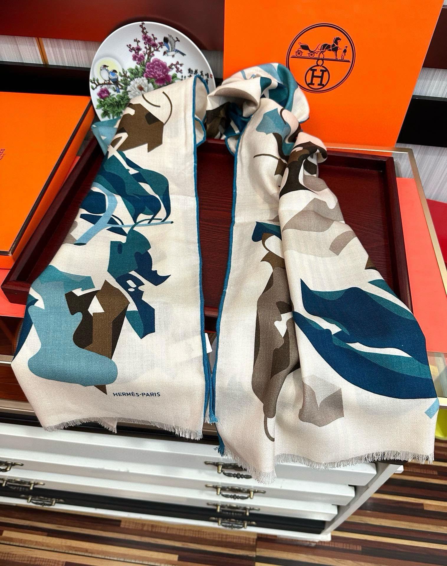 上新❤️爱马仕ZG最新款【双面同色涂鸦印花】吃瓜，爆款到货，下手一定要快嘴唇四季都可以用勾引真心美的让人