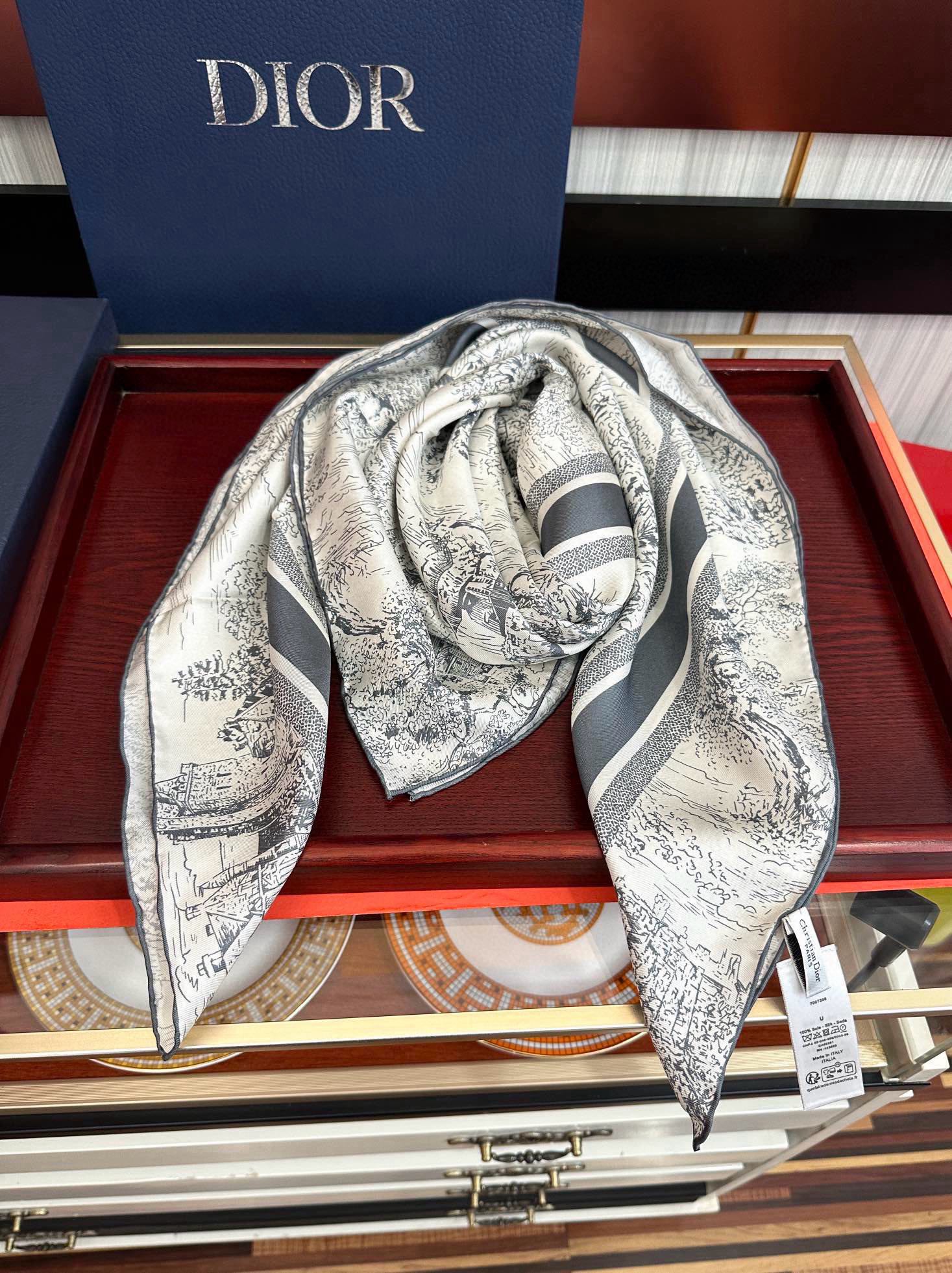 。 迪奥2025新款嘴唇顶级品质精致卷边發太美了玫瑰买到都说好👍下手一定要快高端 大爱❤️女人尤物 货极