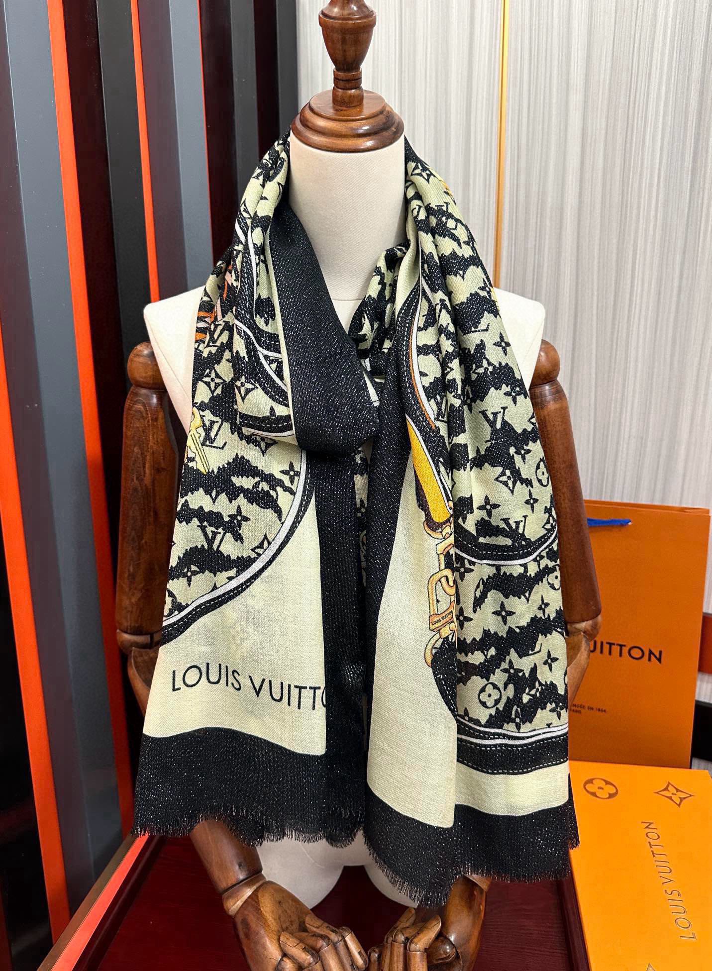  。 10 L家 会发光银丝吃瓜女人们必备款礼物闪闪发光咖啡顶级设计太美了，真心赞👍【羊绒绒长巾】😘💍实