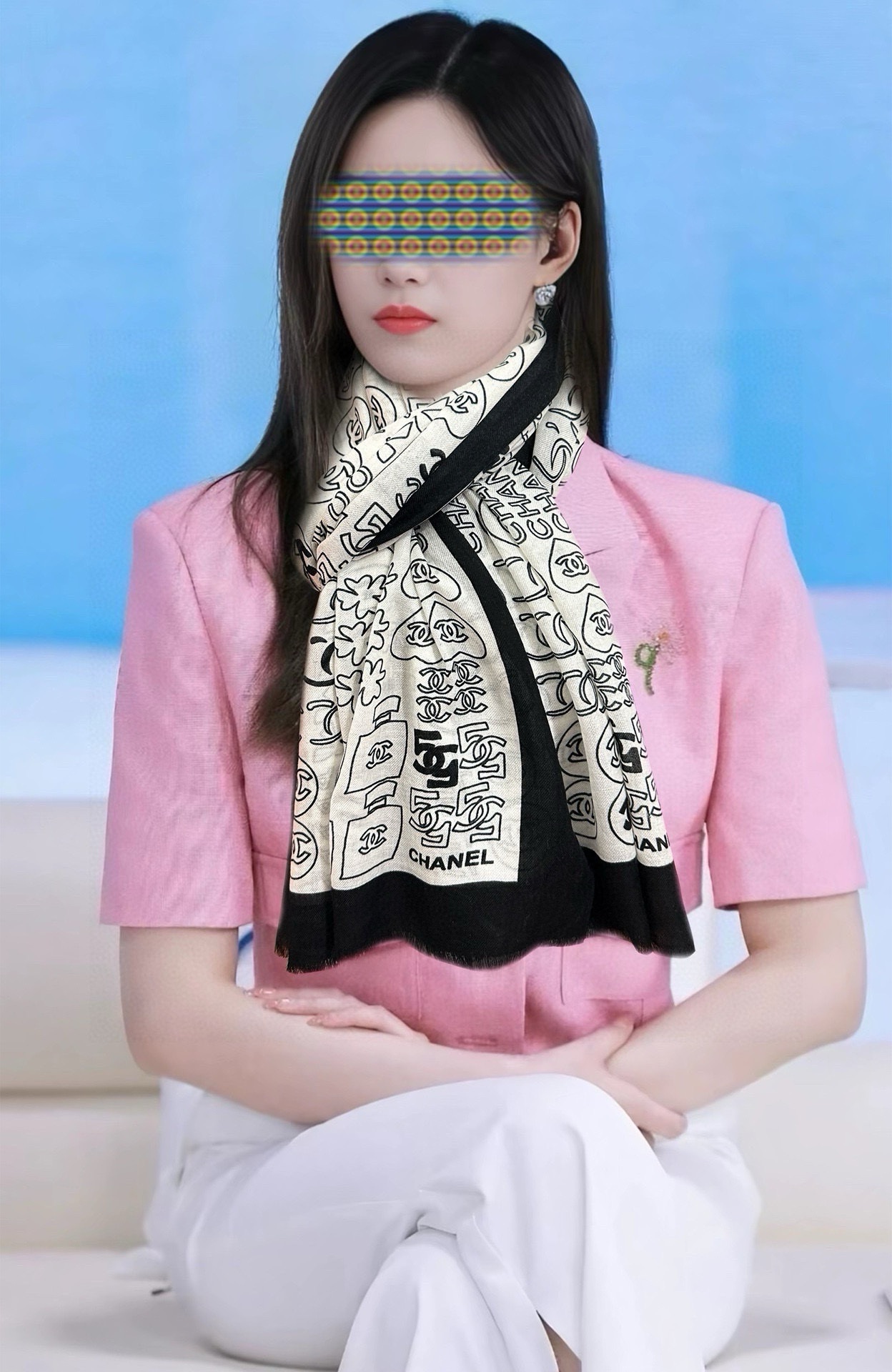 。重磅推荐 小香2025 最新款【5号香水瓶】必备款 顶级设计太美了，真心赞👍😘💍实物真心美 🎀披肩配以