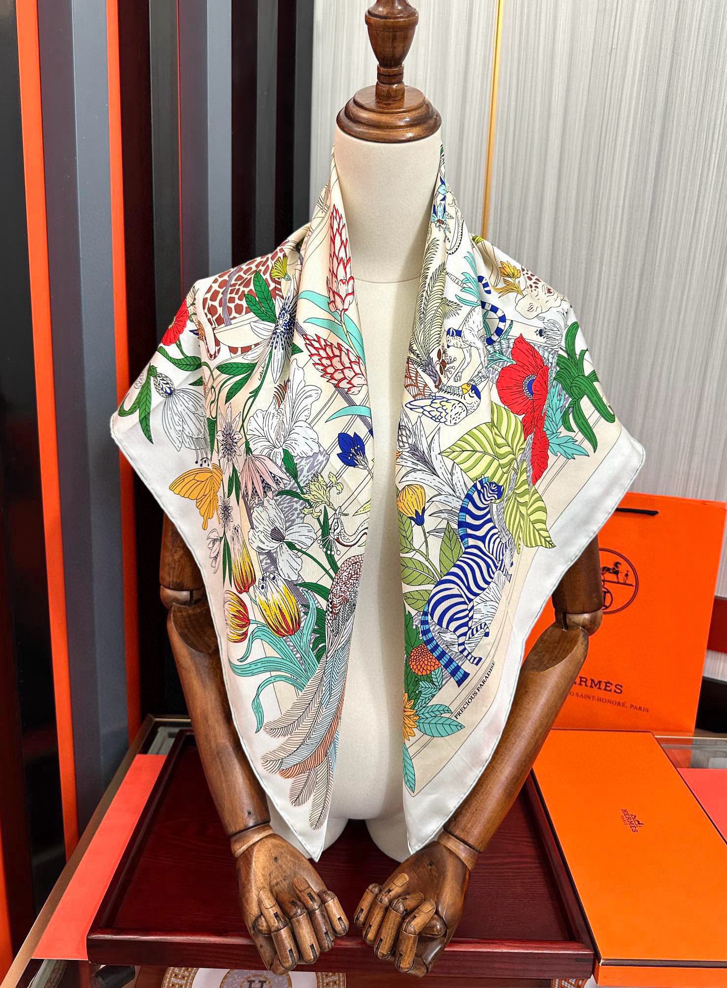 高版本。HERMES 【珍奇乐园】太阳精致卷边嘴唇品质感很显好得意好搭到上瘾的丝巾色带着不显山不露水的简