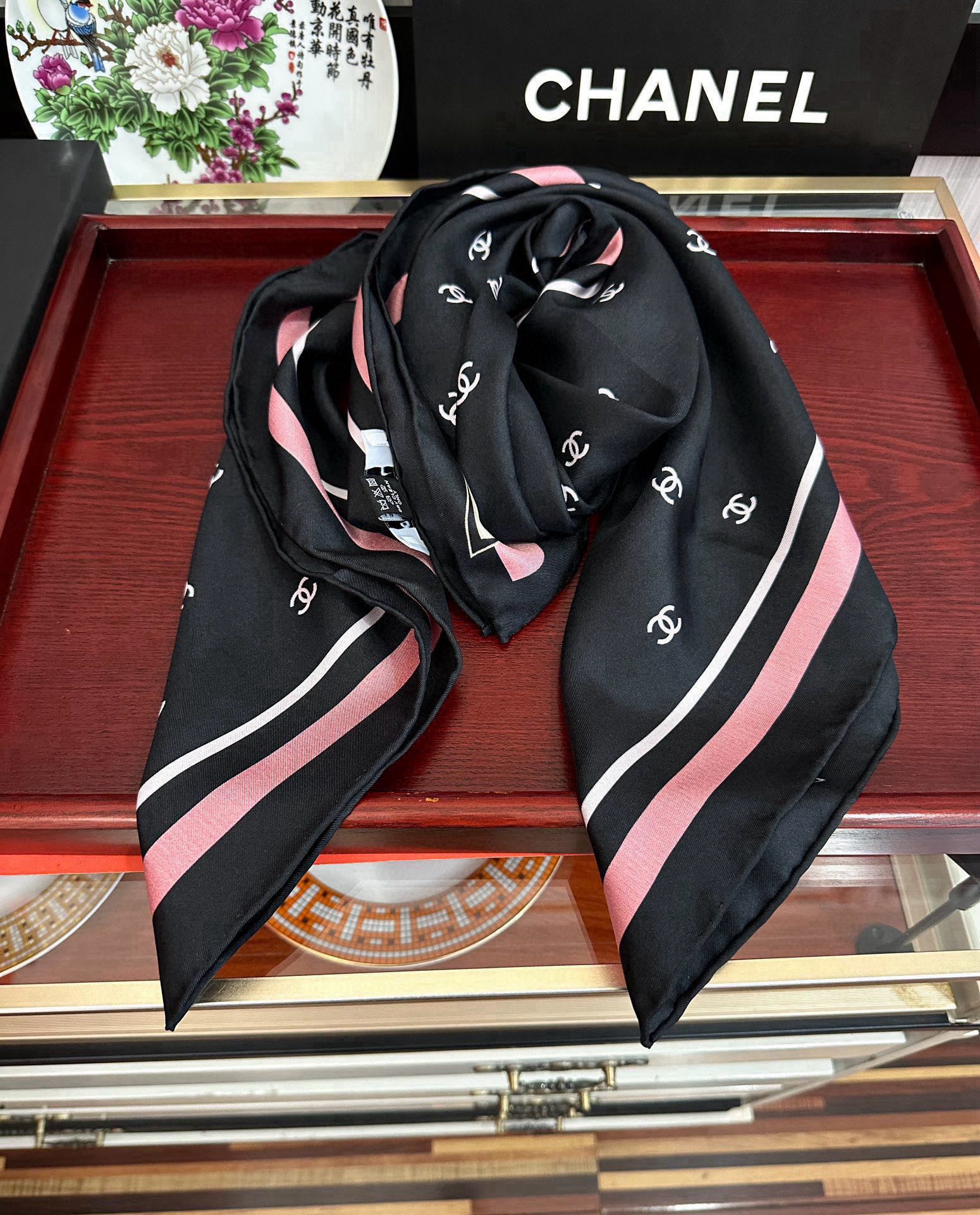  新款發CHANEL 官网同步【双面同色蝴蝶结🎀】18姆米 2025新品方巾必须征服它今年丝巾的戴法色一