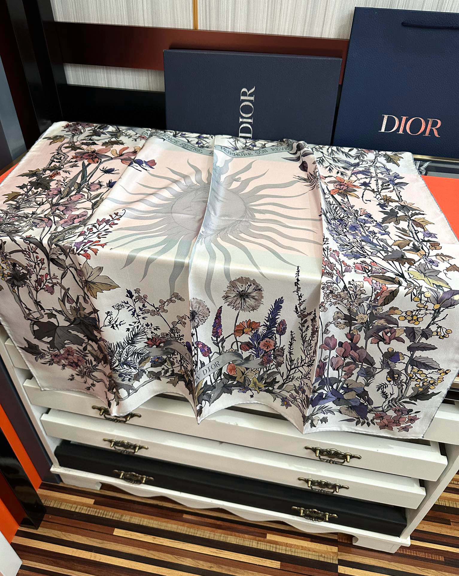  🔥 迪奥2025春夏季新款，【太阳花神系列】太美了玫瑰买到都说好👍下手一定要快高端 大爱❤️女人尤物 
