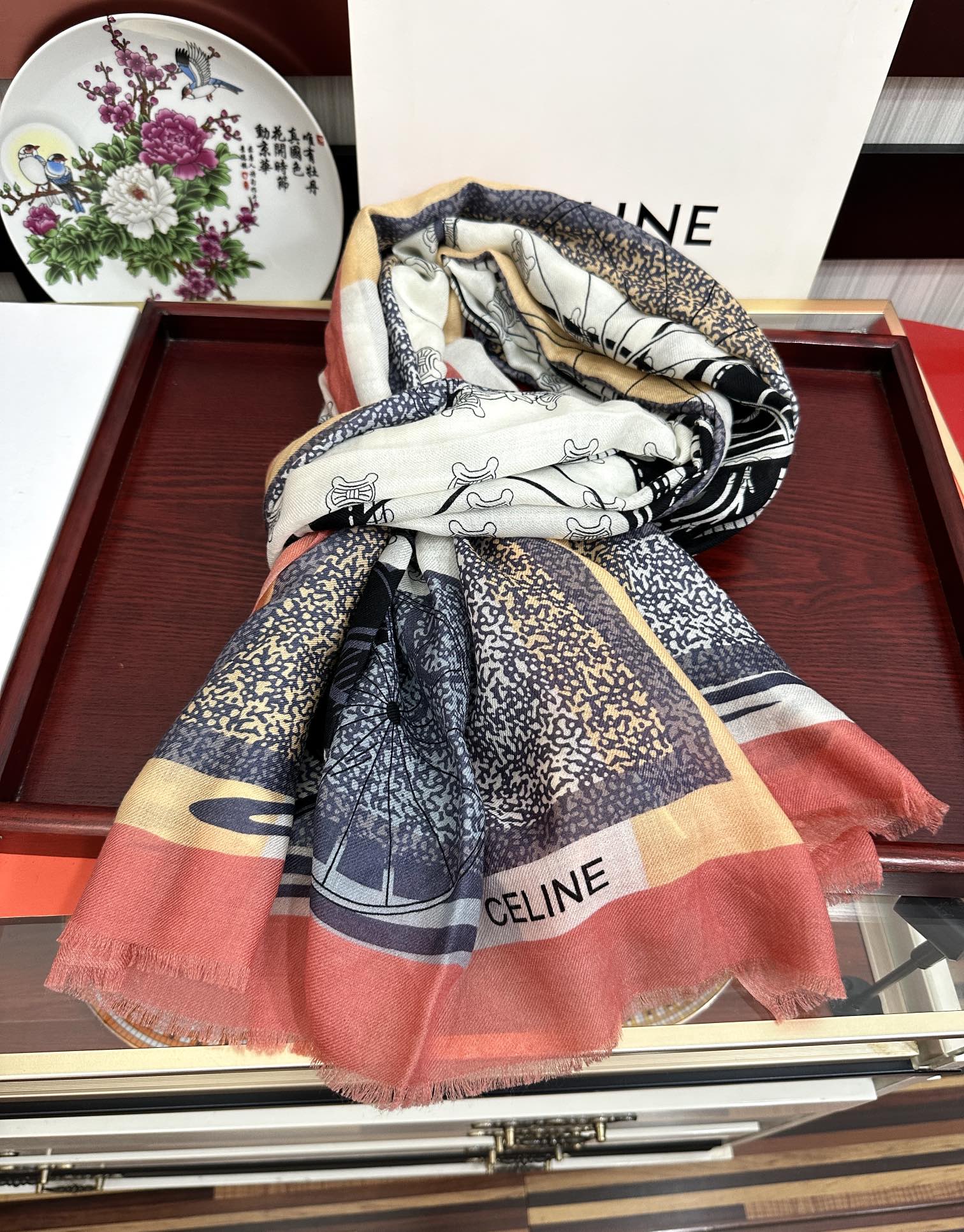 🔥 2080赛林 ZG最新款 顶级设计太美了，真心赞👍😘💍实物真心美 🎀披肩配以印花💓💃🏻无论设计喷绘都