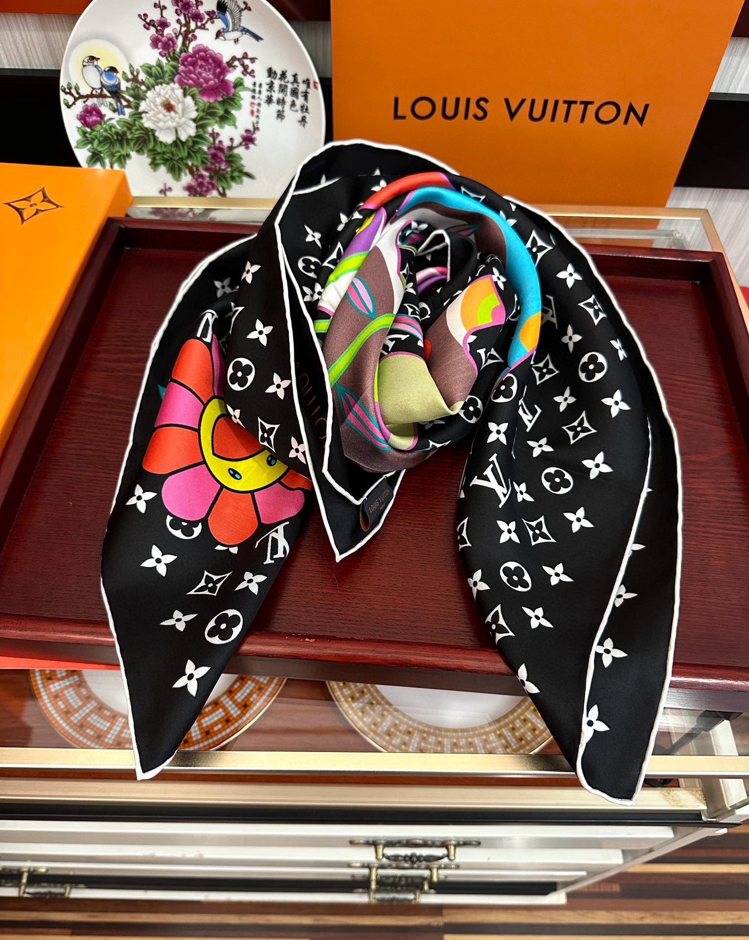 🔥2080新品LV专柜同步【18mm双面同色】太美了庆祝“L家”90典藏方巾通过别致的经典色彩向原创设计