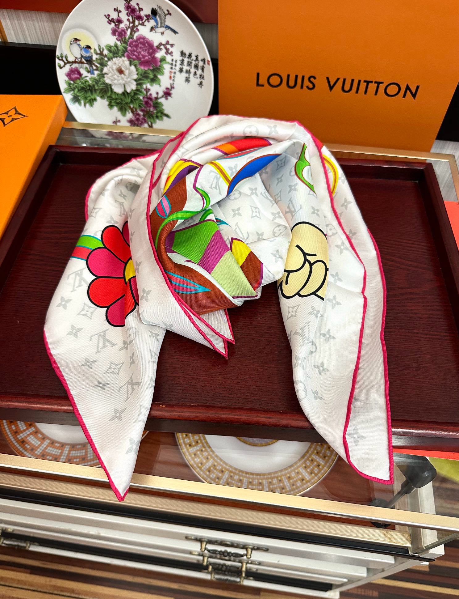 🔥2080新品LV专柜同步【18mm双面同色】太美了庆祝“L家”90典藏方巾通过别致的经典色彩向原创设计