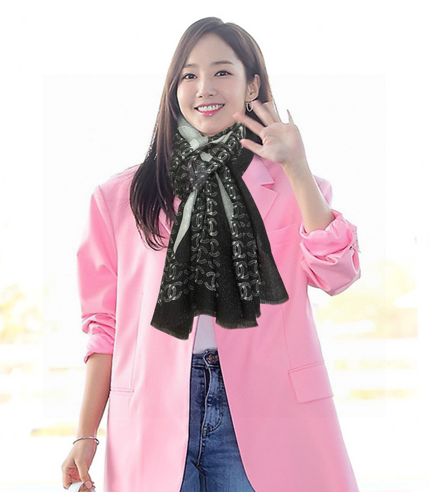 NO:189392,New Chanel will shine silver silk [eating melon] must-have for women [gift] glitter [coffee] top-level design is so beautiful, really like [double C letter cashmere long scarf] real thing is really beautiful. The shawl is printed with print, no matter the design and spray painting, it is very intimate and detailed. The whole scarf gives people aura and is very exquisite and high-end VIP recommendation is definitely worth buying. Size 100xcm, material cashmere high-version scarf, high-version scarf, chanel, shawls19860909上新  香奈儿 会发光银丝[吃瓜]女人们必备款[礼物]闪闪发光[咖啡]顶级设计太美了,真心赞【双C字母羊绒绒长巾】实物真心美 披肩配以印花无论设计喷绘都是非常到位细节都可见整个围巾给人气场的同时又非常精致高端VIP推荐绝对值得入手尺寸100xcm,材质羊绒高版本围巾,高版本围巾,chanel,shawls,scarf