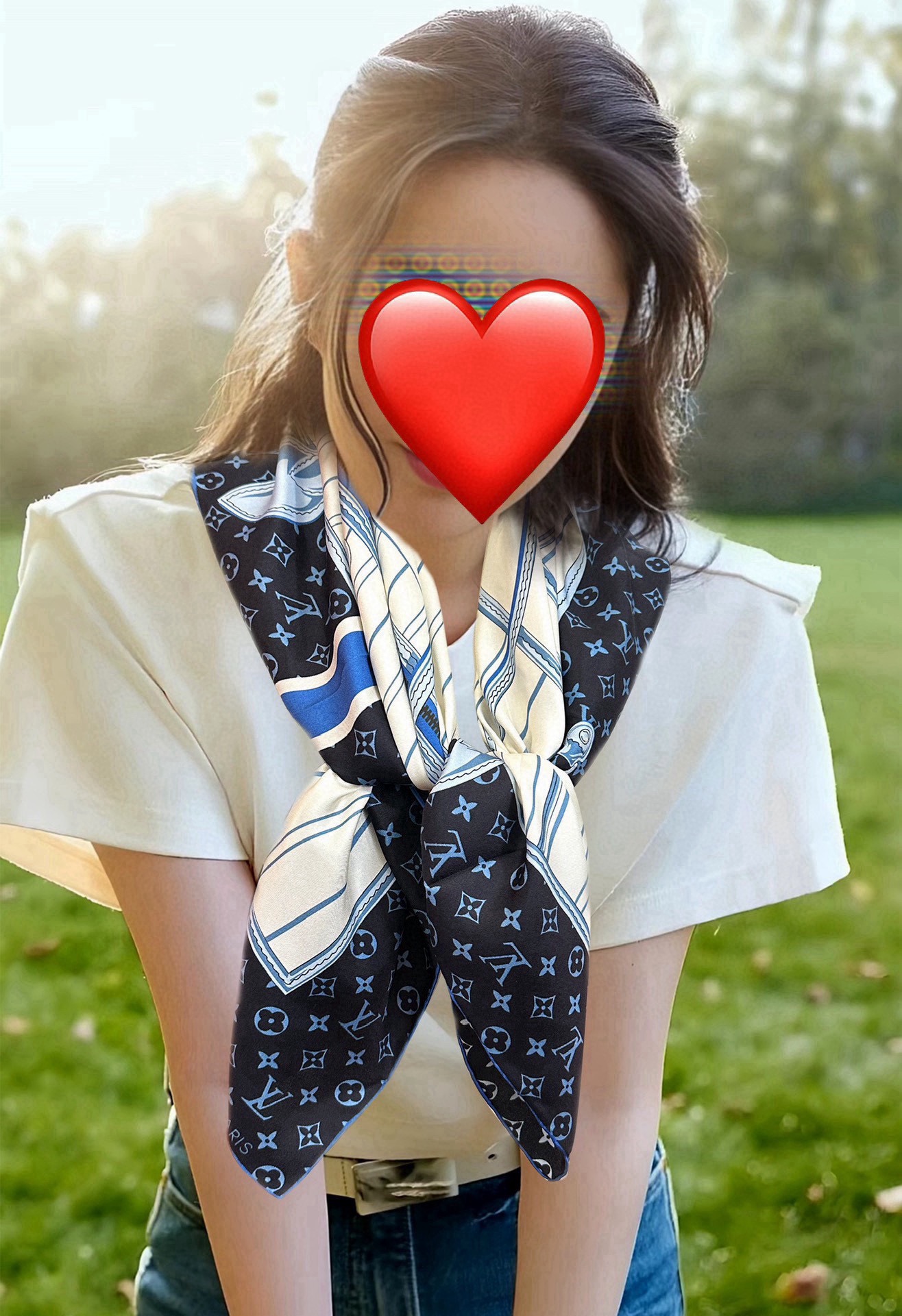 NO:189379,The latest model of the high-end LV2025 counter is synchronized. If you buy it, you must start quickly. [High-end, love women's beauty] There are very few products. You can use it in all seasons to make people very beautiful. The upper body effect is simply beautiful. The quality is perfect. The whole scarf gives people aura and is very exquisite and beautiful. The new model is definitely worth buying. Once you get the real thing, you will be glad that you are a beautiful product for women. It is worth evaluating the perfect temperament and taste. The first choice size is 90x90. The material is top silk, 2 colors high-version scarf, high-version scarf, louis vuitton, real silk.19860909高版本LV2025专柜同步最新款,买了都说好下手一定要快【高端 大爱女人尤物】货极少 四季都可以用真心美的让人非常非常心动 上身效果简直美翻了 品质非常完美 整个围巾给人气场的同时又非常精致秀丽绝对值得入手的新款 实物一拿到就会庆幸自己是女人的绝美好货 值得品鉴完美气质品味首选尺寸90x90 材质顶级真丝,2色高版本围巾,高版本围巾,louis vuitton,real silk,scarf