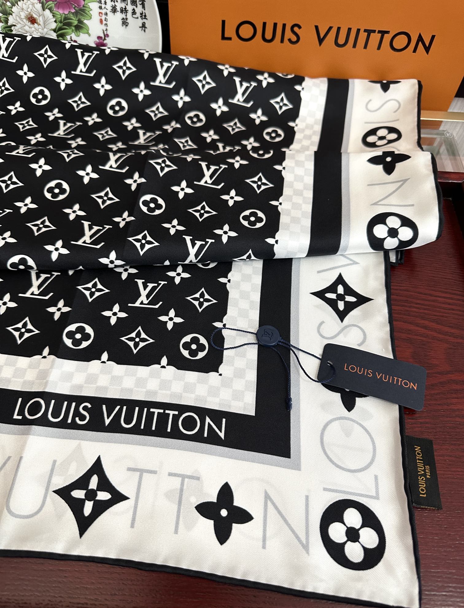 太阳 LV 25官网同步【双面同色】随便怎么围都好看發太美了庆祝顶级的设计發风格非常适合夏天搭配色随便怎