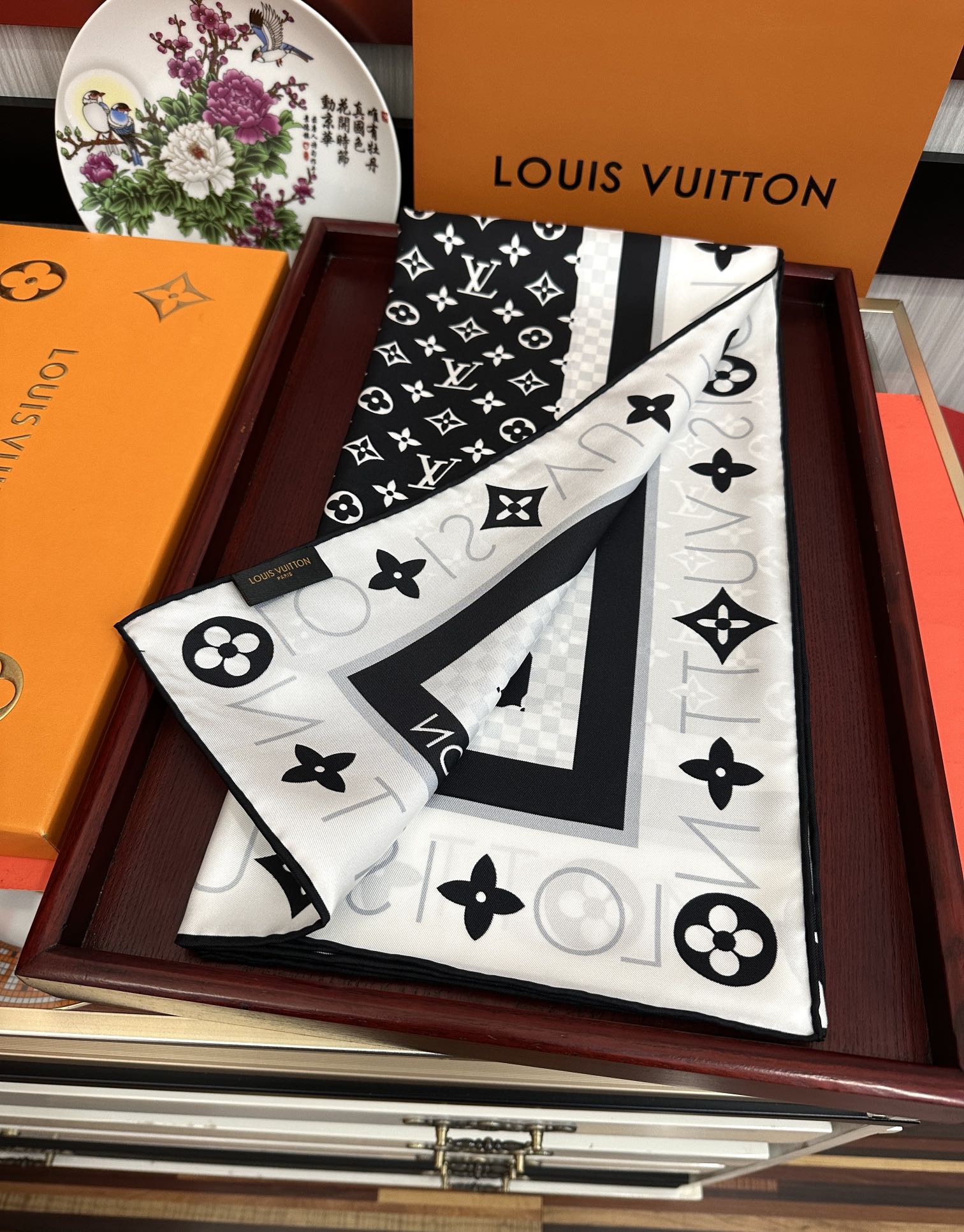 太阳 LV 25官网同步【双面同色】随便怎么围都好看發太美了庆祝顶级的设计發风格非常适合夏天搭配色随便怎
