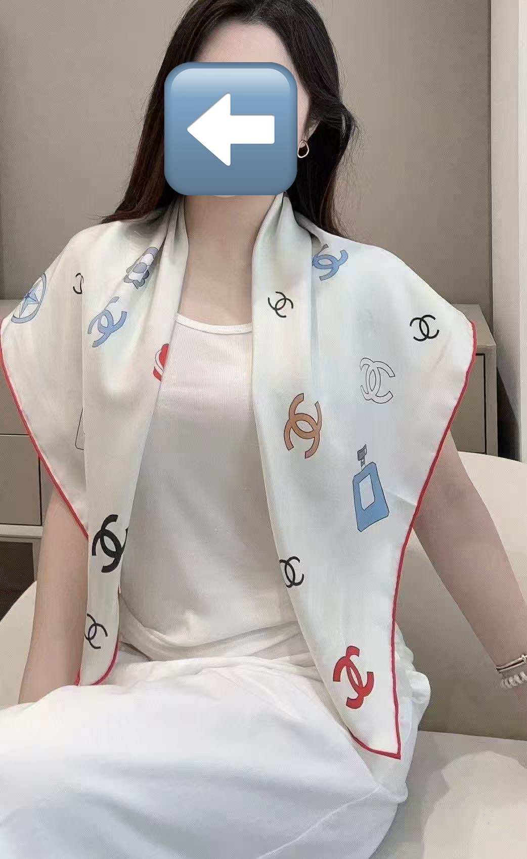 。香奈儿《字母鸟笼丝巾》得意经典配色庆祝融合品牌标识与艺术化鸟笼元素玫瑰低调中透露出高级感嘴唇标志性字母