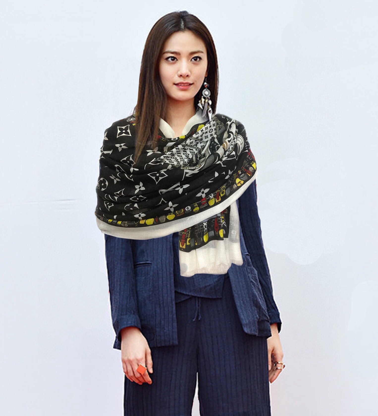  上新L家，2025最新款‼️真心赞👍【双面戒指绒长巾】😘💍实物真心美 🎀披肩配以印花💓💃🏻无论设计喷绘