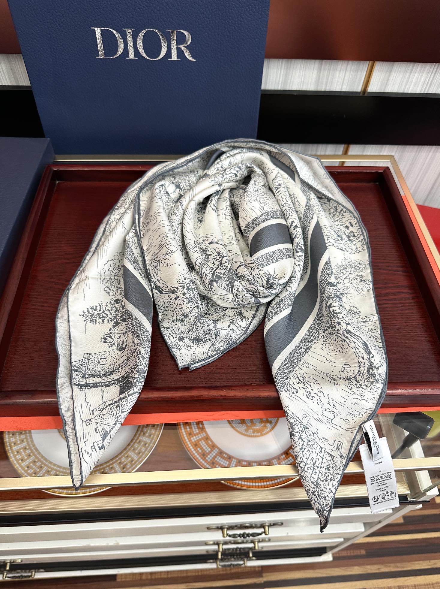 。 迪奥2025新款嘴唇顶级品质精致卷边發太美了玫瑰买到都说好👍下手一定要快高端 大爱❤️女人尤物 货极
