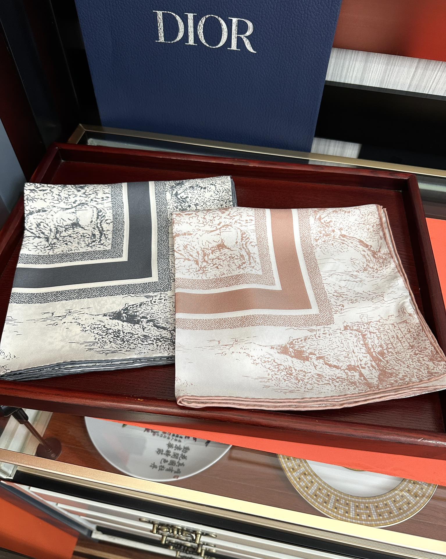 。 迪奥2025新款嘴唇顶级品质精致卷边發太美了玫瑰买到都说好👍下手一定要快高端 大爱❤️女人尤物 货极