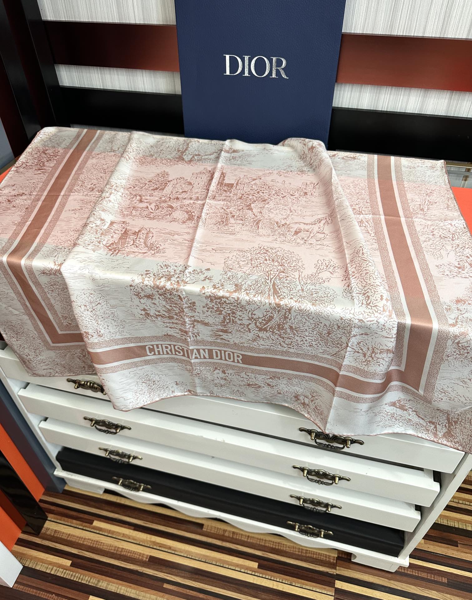 。 迪奥2025新款嘴唇顶级品质精致卷边發太美了玫瑰买到都说好👍下手一定要快高端 大爱❤️女人尤物 货极
