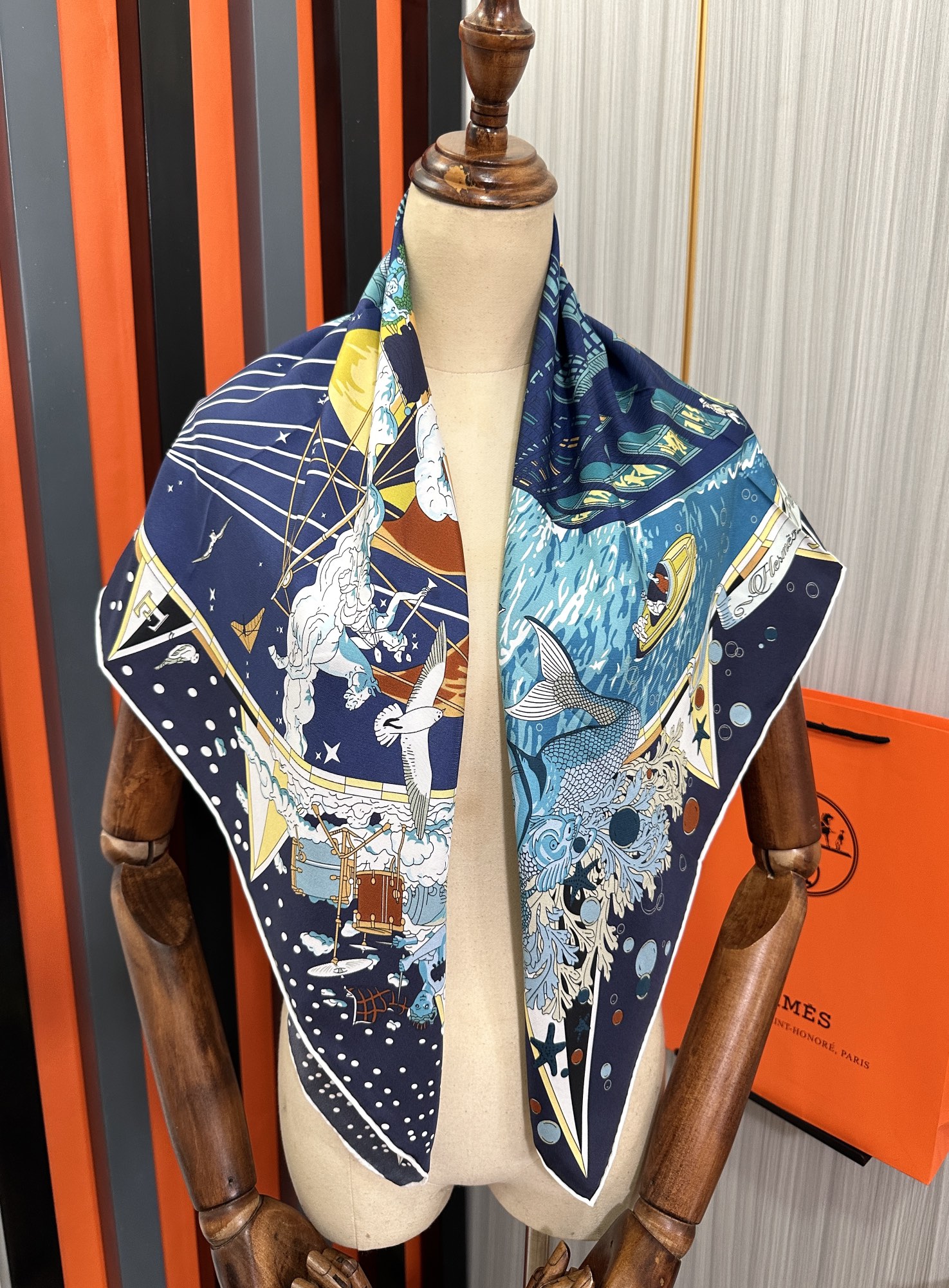 上新2025 。HERMES 重磅庆祝【爱马仕旗舰】方巾嘴唇精简时髦，品质感很显好得意好搭到上瘾的丝巾色