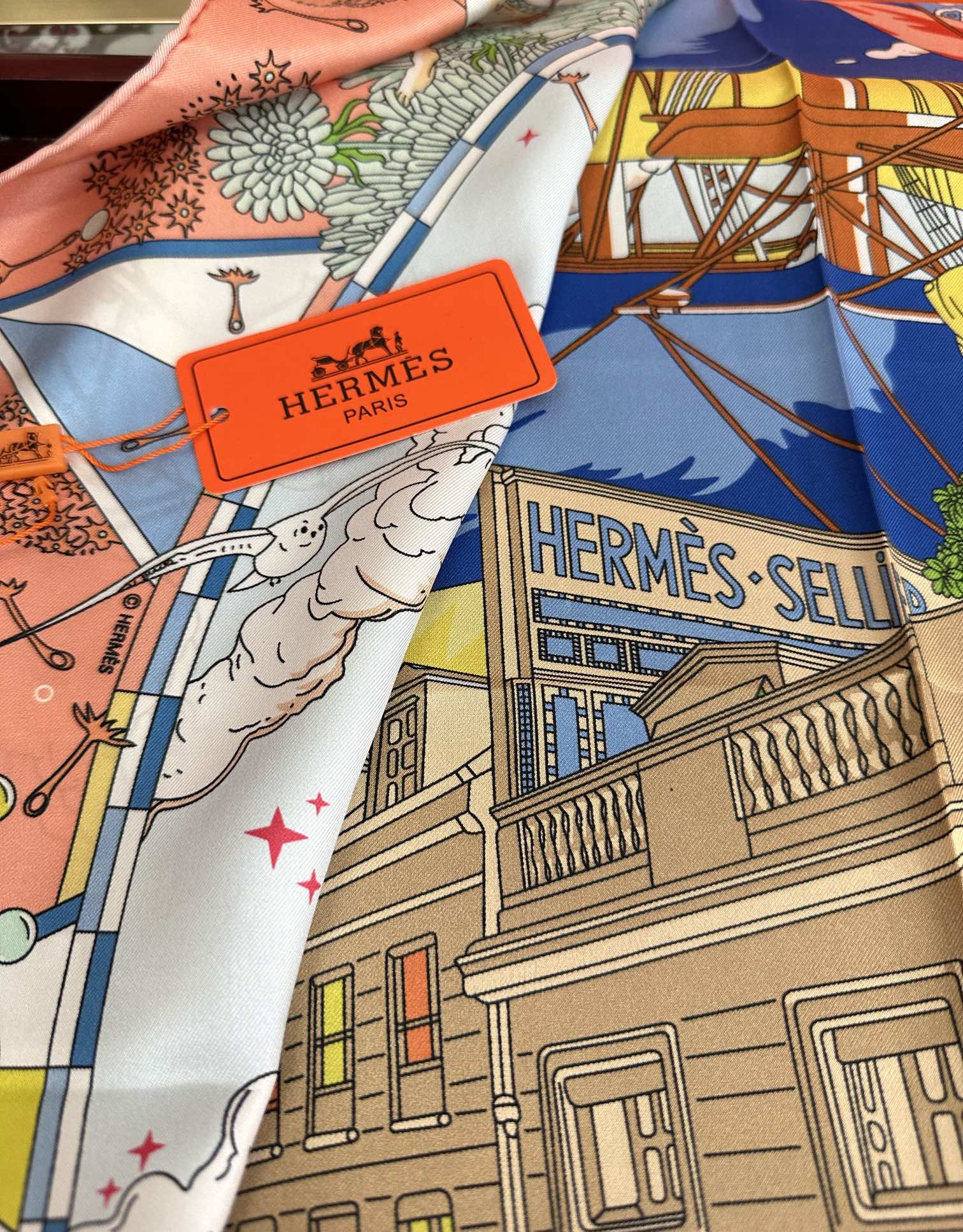 上新2025 。HERMES 重磅庆祝【爱马仕旗舰】方巾嘴唇精简时髦，品质感很显好得意好搭到上瘾的丝巾色