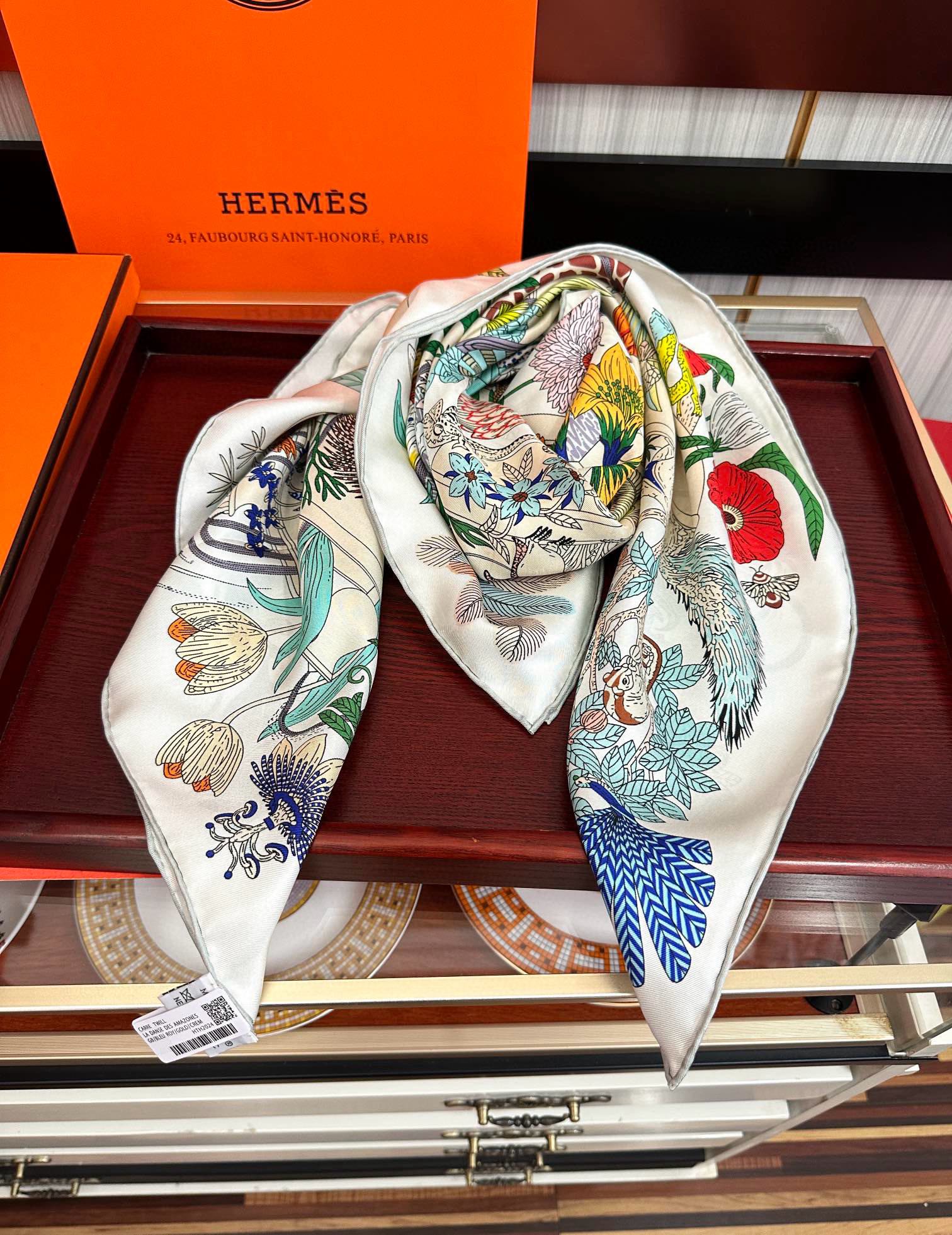 高版本。HERMES 【珍奇乐园】太阳精致卷边嘴唇品质感很显好得意好搭到上瘾的丝巾色带着不显山不露水的简
