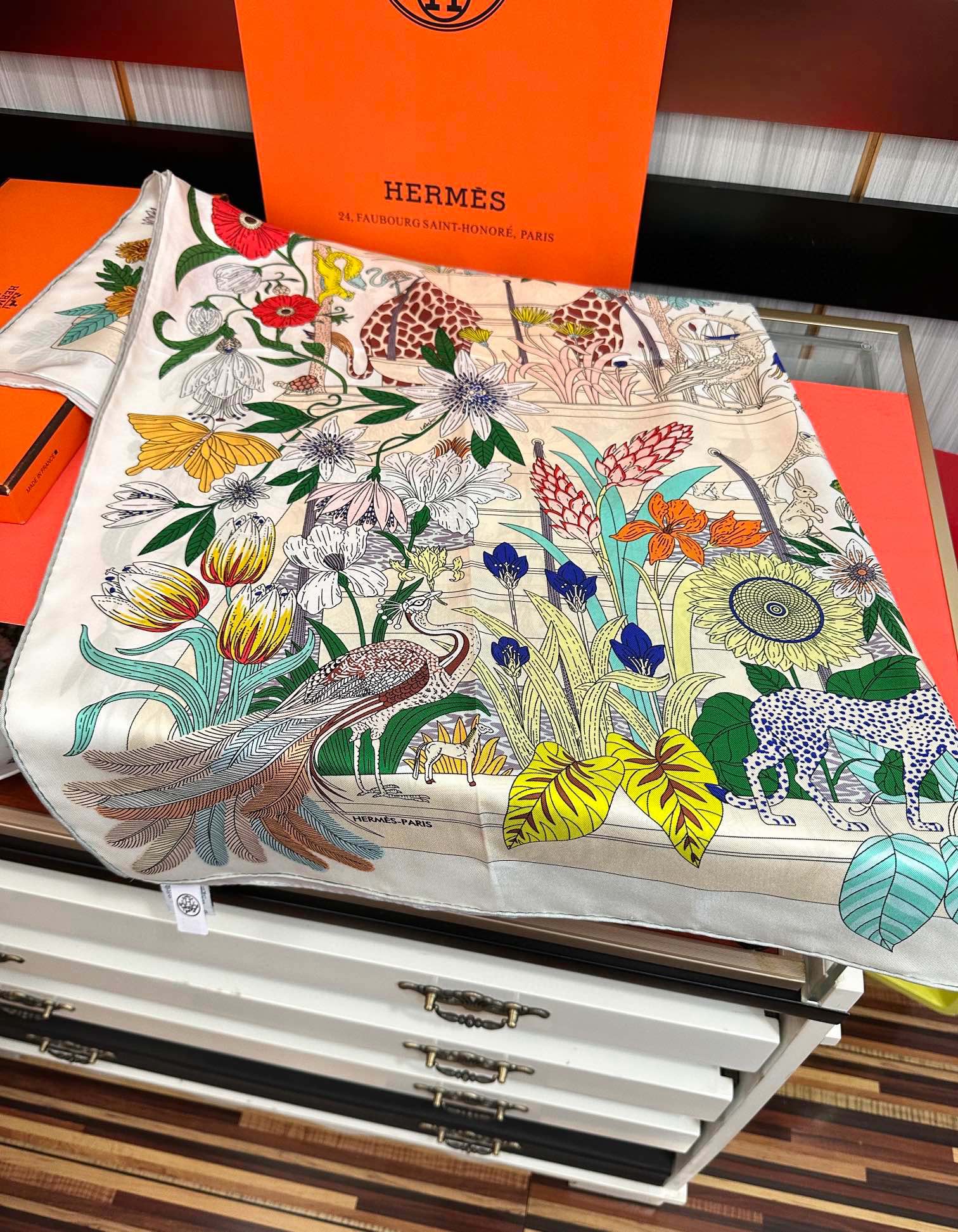 高版本。HERMES 【珍奇乐园】太阳精致卷边嘴唇品质感很显好得意好搭到上瘾的丝巾色带着不显山不露水的简