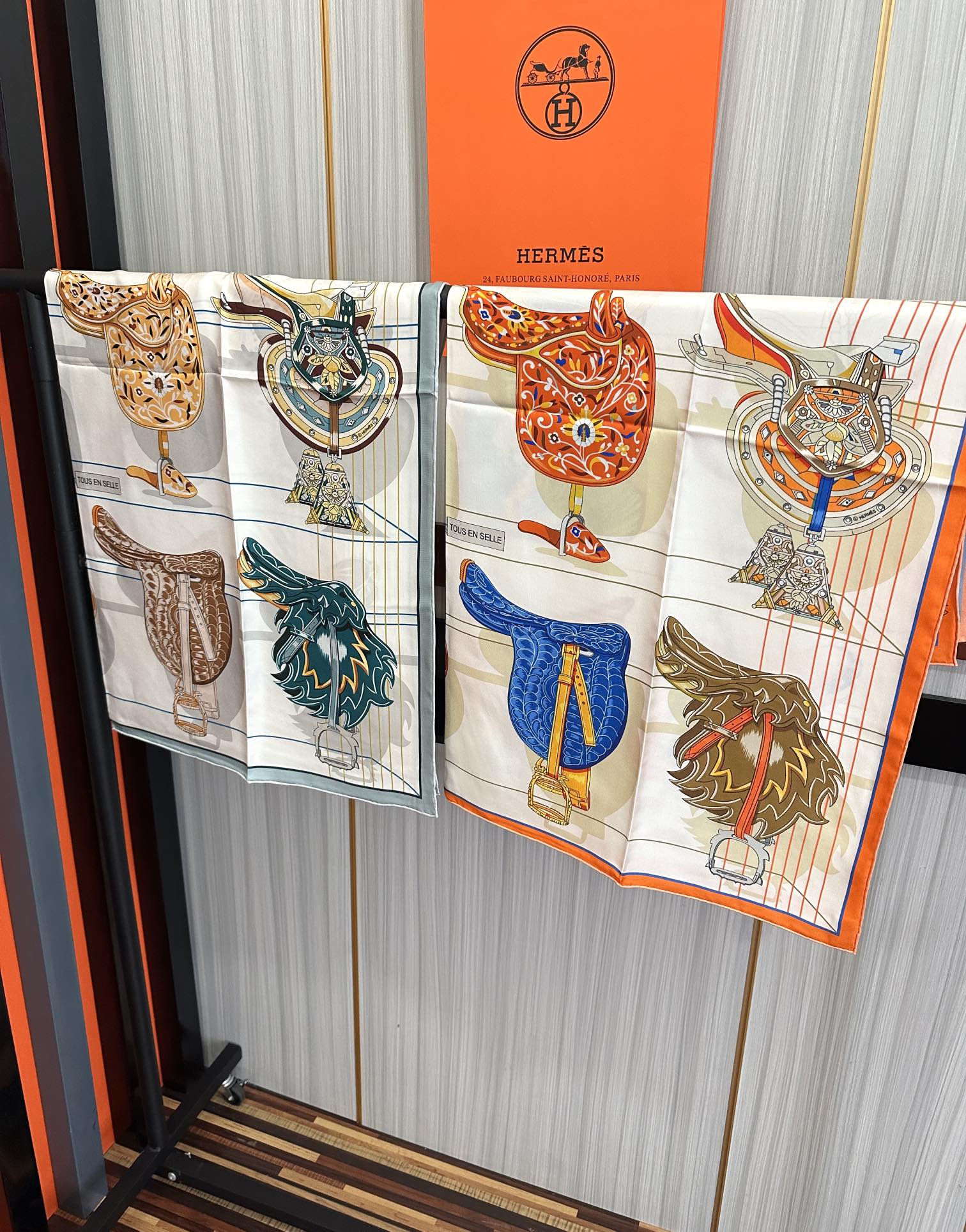 。2010HERMES 【鞍上世界】太阳精致卷边嘴唇太美了品质感很显好得意好搭到上瘾的丝巾色带着不显山不