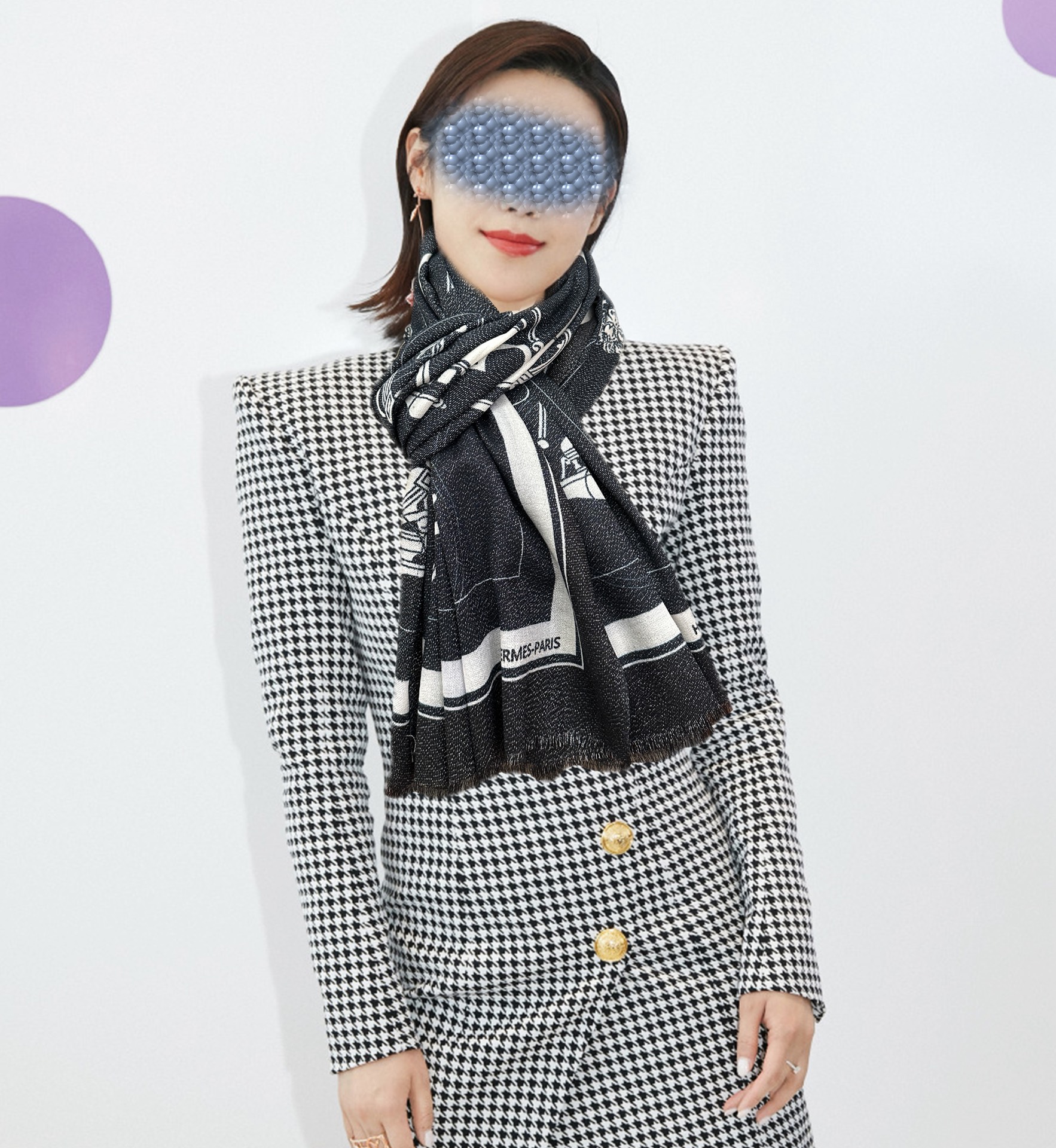 NO:337566,New, the latest style of Aimas silver silk [eating melon] must-have for women [gift] sparkling [coffee] top-level design is so beautiful, really like [Cashmere velvet scarf] real beauty. The shawl is printed with print, spray painting, and the details are visible. The whole scarf gives people a big brand aura and is very exquisite and high-end VIP recommendation is definitely worth buying. Size 100xcm, material cashmere high-version scarf, high-version scarf, hermes, shawls19860909上新 爱马士银丝最新款[吃瓜]女人们必备款[礼物]闪闪发光[咖啡]顶级设计太美了,真心赞【羊绒绒长巾】实物真心美 披肩配以印花无论设计喷绘都是非常到位细节都可见整个围巾给人大牌气场的同时又非常精致高端VIP推荐绝对值得入手尺寸100xcm,材质羊绒高版本围巾,高版本围巾,hermes,shawls,scarf