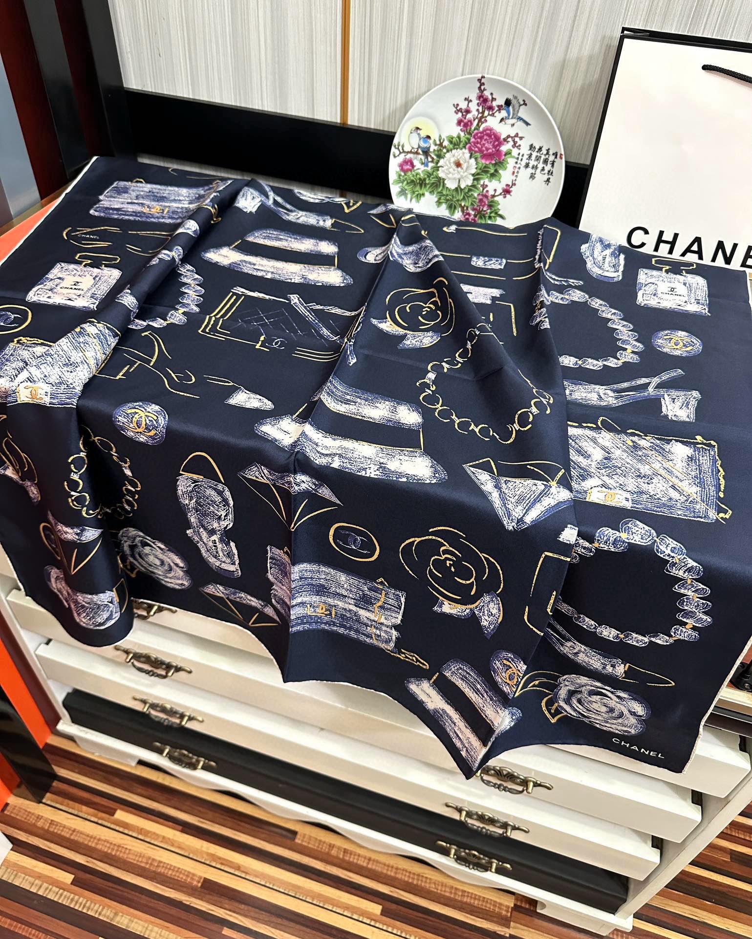 。新品 小香🌟太美了庆祝四季都可以用‼️真心美的让人非常非常心动 上身效果简直美翻了 品质非常完美👍‼️