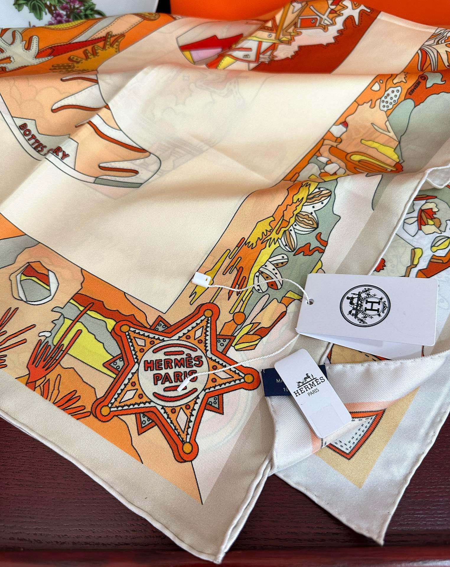 高版本2025 。HERMES 重磅庆祝女士小姐姐们必备款方巾嘴唇精简时髦，太美了發品质感很显好得意好搭