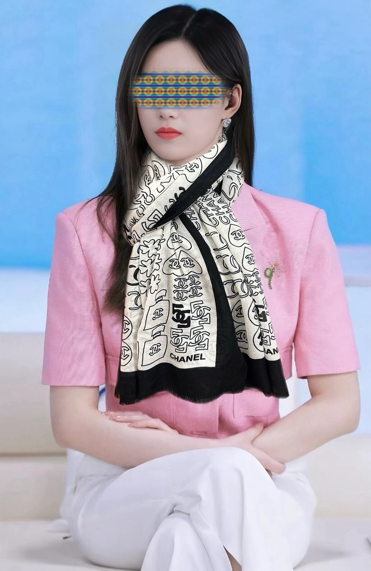 。重磅推荐 小香2025 最新款【5号香水瓶】必备款 顶级设计太美了，真心赞👍😘💍实物真心美 🎀披肩配以