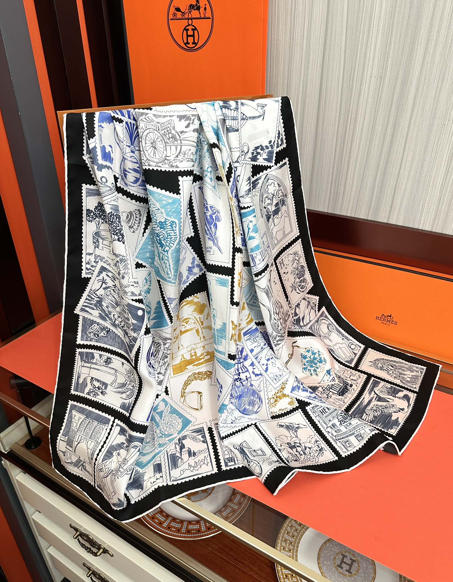 上新2025 。HERMES 重磅庆祝【福宝集邮者】90方巾嘴唇精简时髦，太美了 品质感很显好得意好搭到