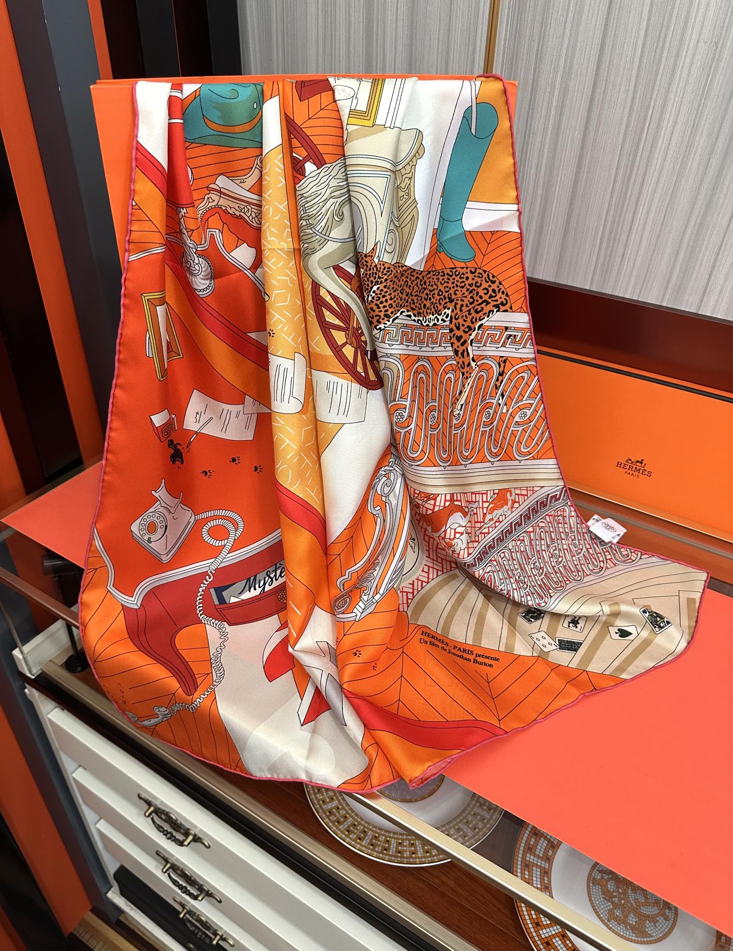 。高品质2025HERMES 【24号之谜】太阳精致卷边嘴唇太美了品质感很显好得意好搭到上瘾的丝巾色带着