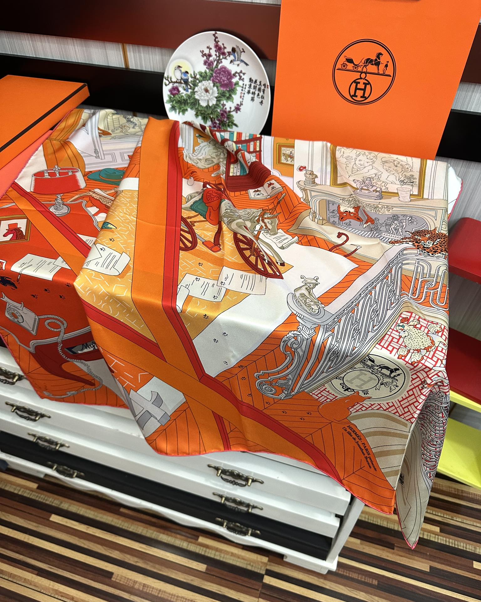 。高品质2025HERMES 【24号之谜】太阳精致卷边嘴唇太美了品质感很显好得意好搭到上瘾的丝巾色带着