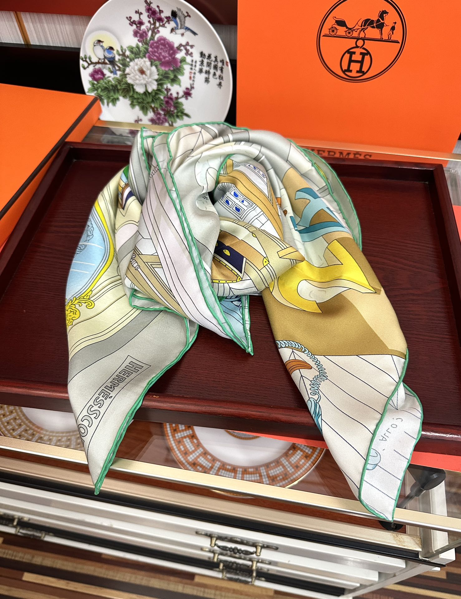 。高品质2025HERMES 【24号之谜】太阳精致卷边嘴唇太美了品质感很显好得意好搭到上瘾的丝巾色带着