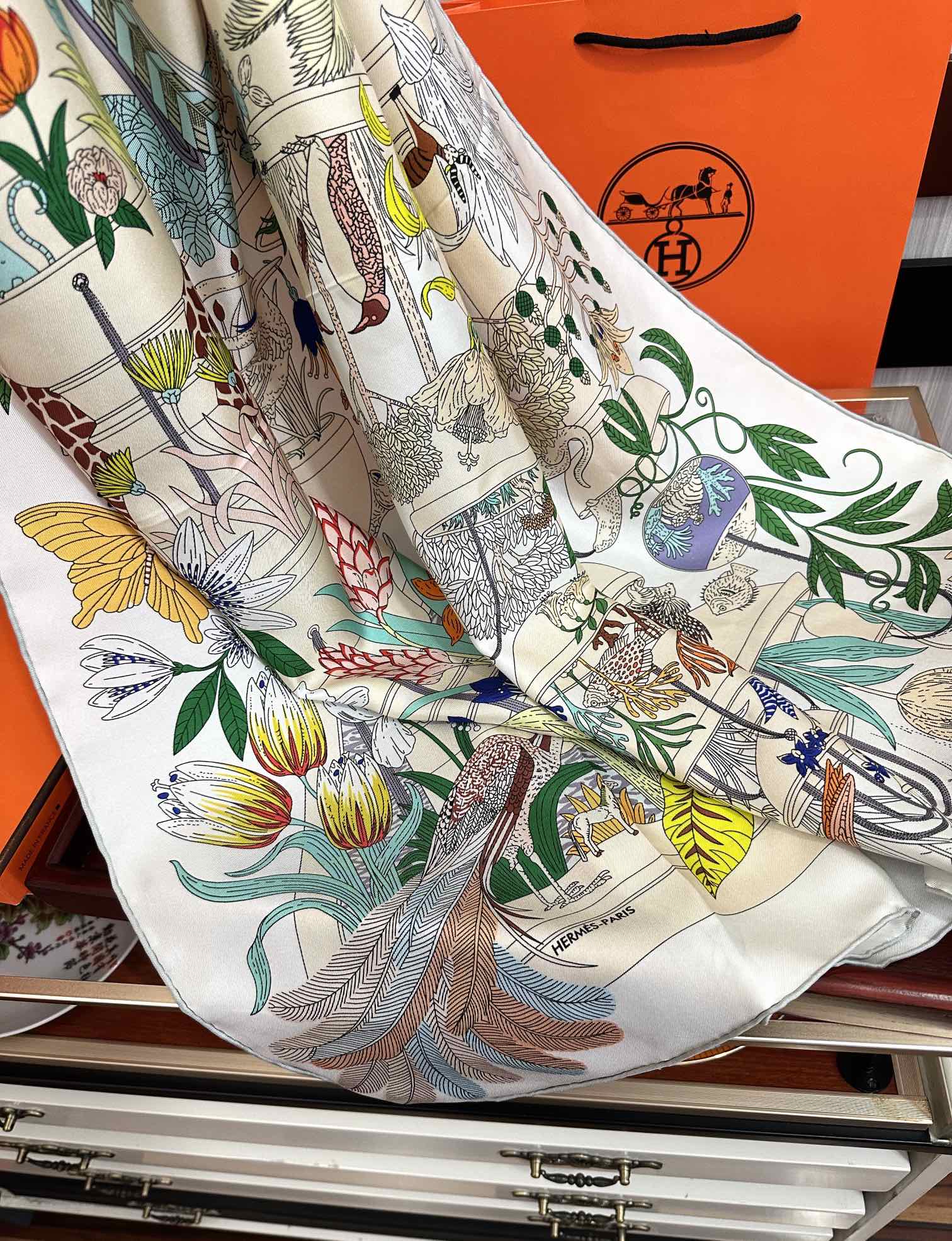 高版本。HERMES 【珍奇乐园】太阳精致卷边嘴唇品质感很显好得意好搭到上瘾的丝巾色带着不显山不露水的简