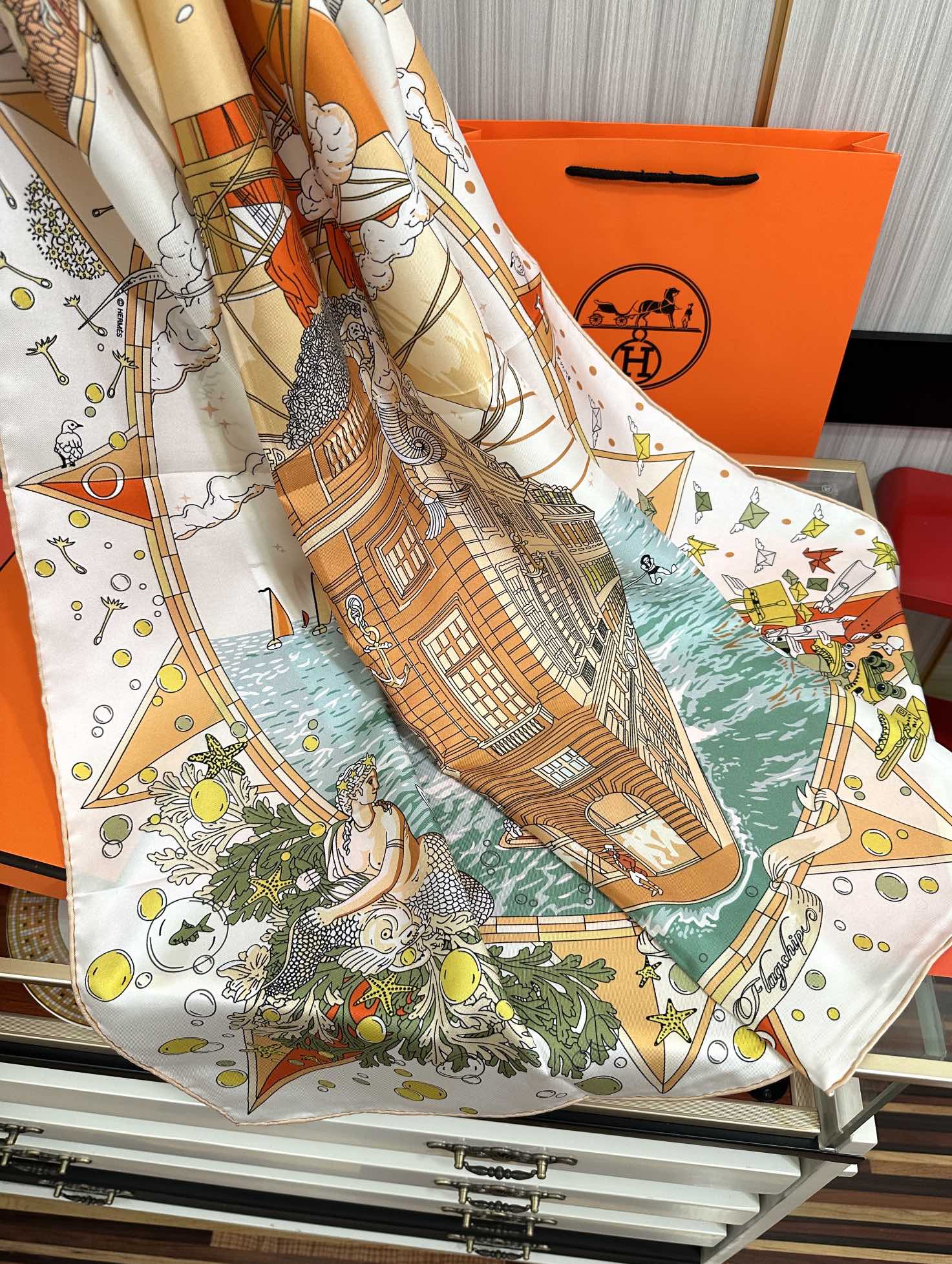 上新2025 。HERMES 重磅庆祝【爱马仕旗舰】方巾嘴唇精简时髦，品质感很显好得意好搭到上瘾的丝巾色
