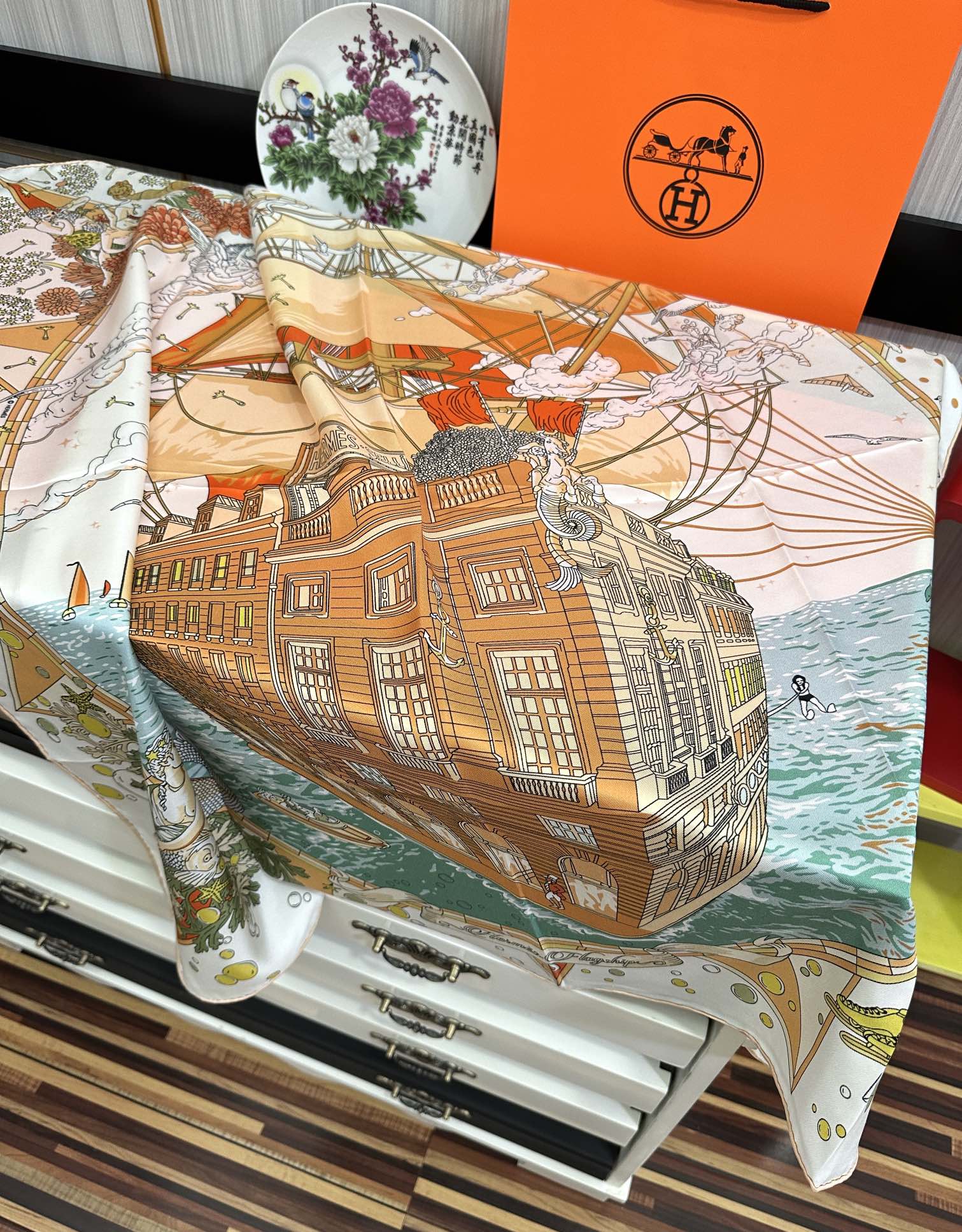 上新2025 。HERMES 重磅庆祝【爱马仕旗舰】方巾嘴唇精简时髦，品质感很显好得意好搭到上瘾的丝巾色