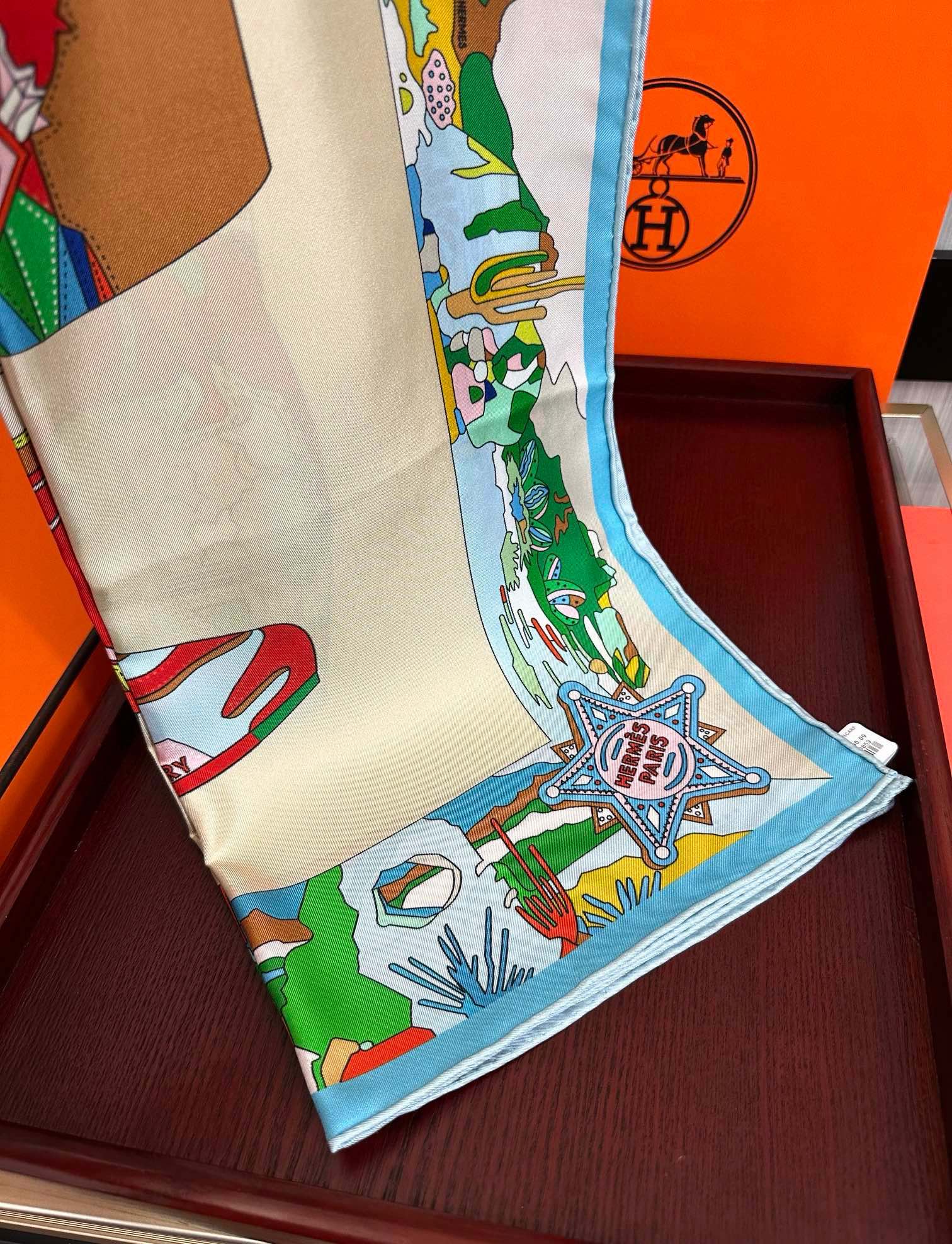 高版本2025 。HERMES 重磅庆祝女士小姐姐们必备款方巾嘴唇精简时髦，太美了發品质感很显好得意好搭