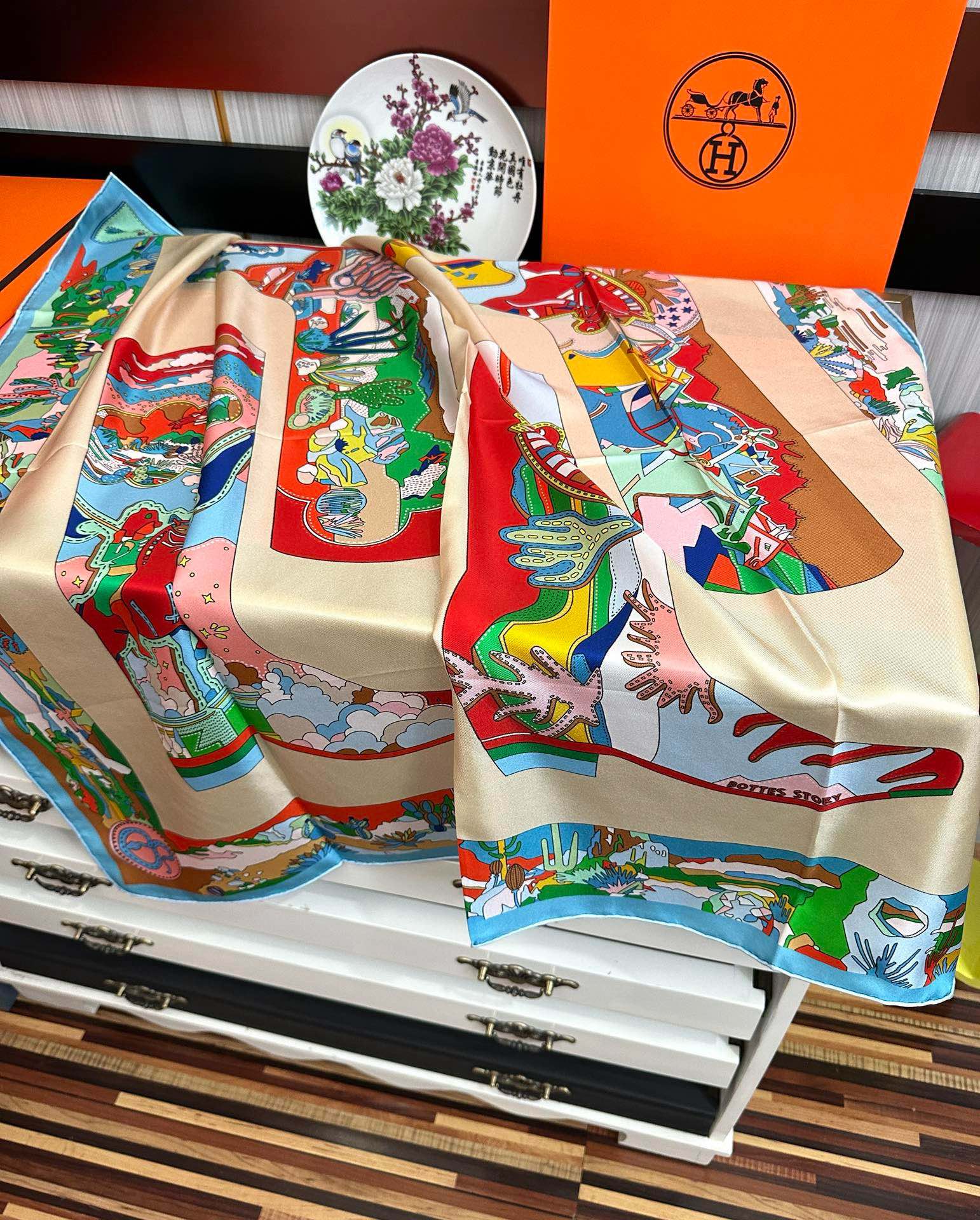 高版本2025 。HERMES 重磅庆祝女士小姐姐们必备款方巾嘴唇精简时髦，太美了發品质感很显好得意好搭