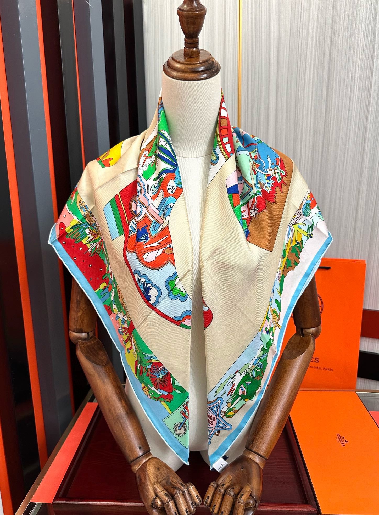高版本2025 。HERMES 重磅庆祝女士小姐姐们必备款方巾嘴唇精简时髦，太美了發品质感很显好得意好搭
